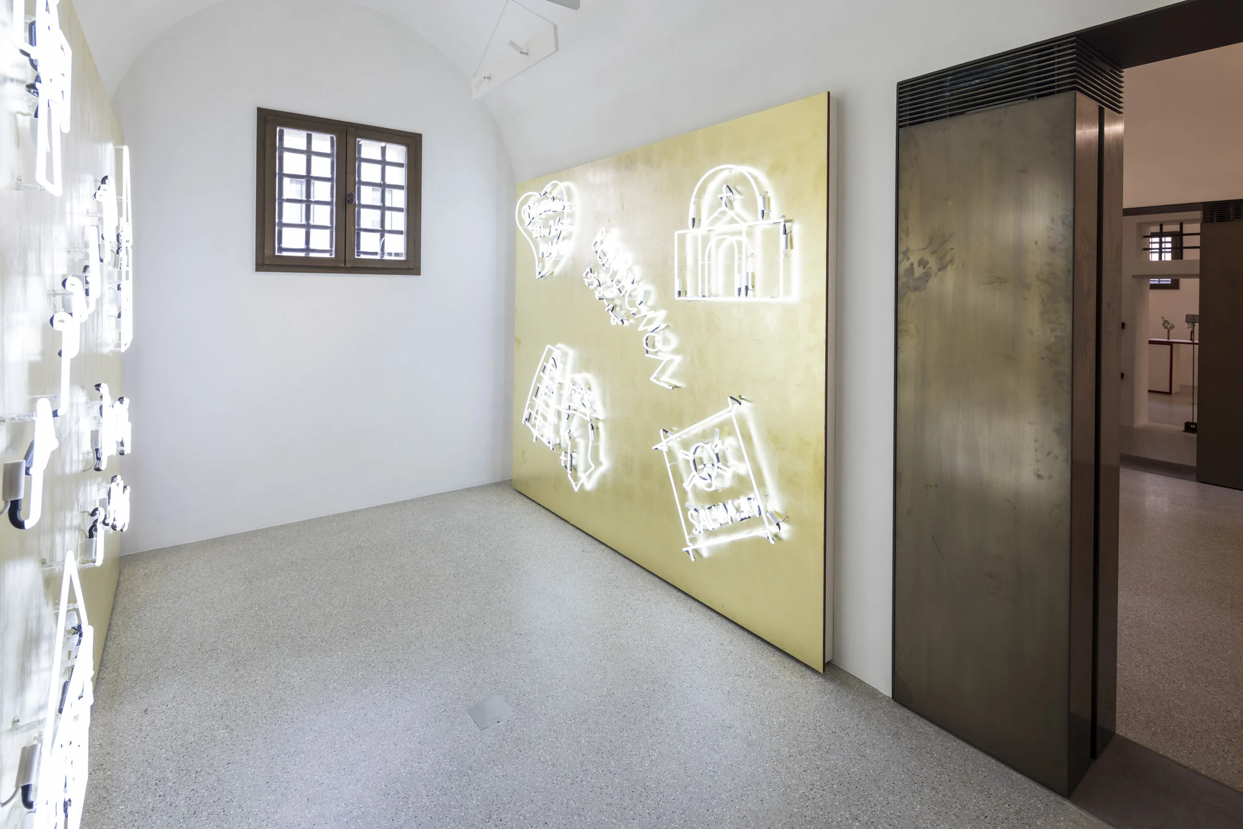  Esmeralda Kosmatopoulos, Livre d’or (Golden Book)   (2018) Neon on gold leaf. 