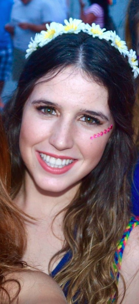 Andrea-470x1024.png