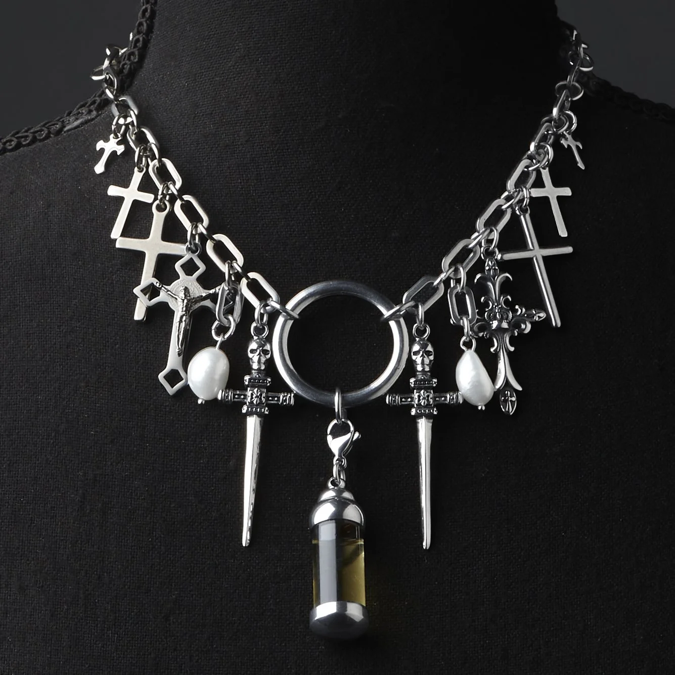 FRANCES O X HAUS OF HECATE | SACRAMENT NECKLACE PEARL