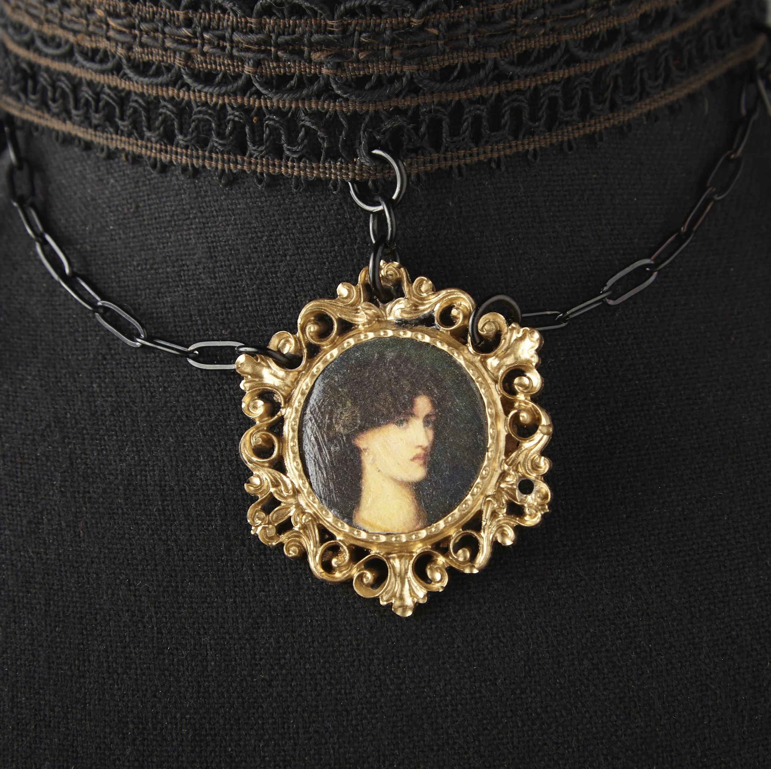 Mourning_Lady_Choker_2.jpg