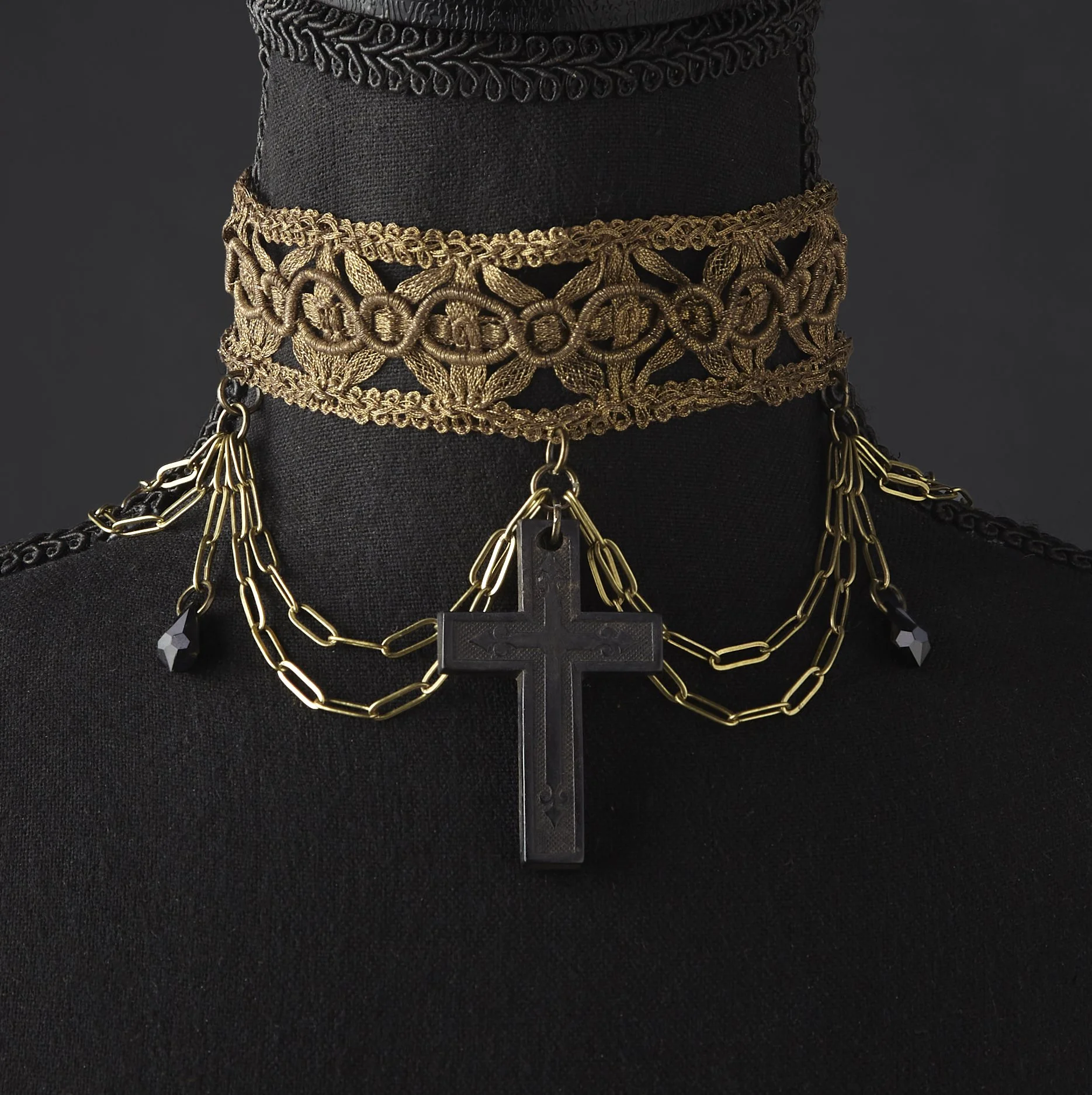 1/1 WHITBY JET CHOKER