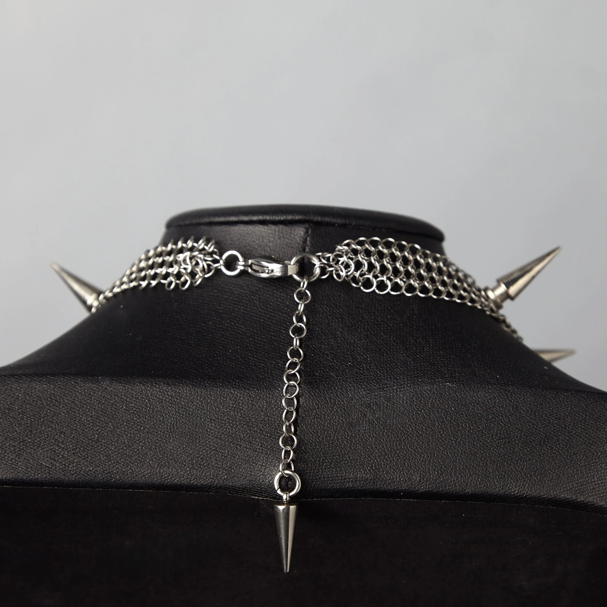 Le Spike Chainmail Choker.jpg