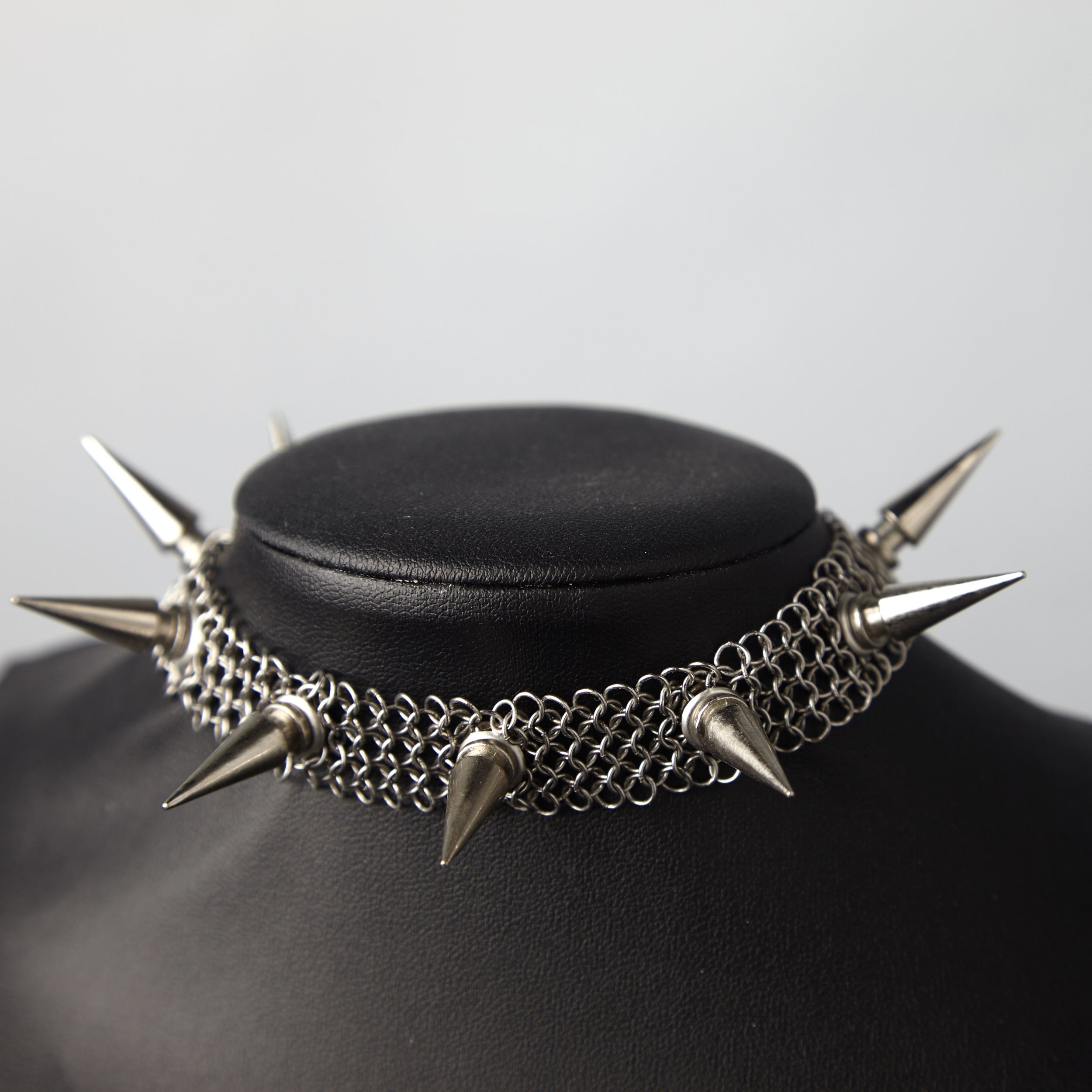 Le Spike Chainmail Choker Front.jpg