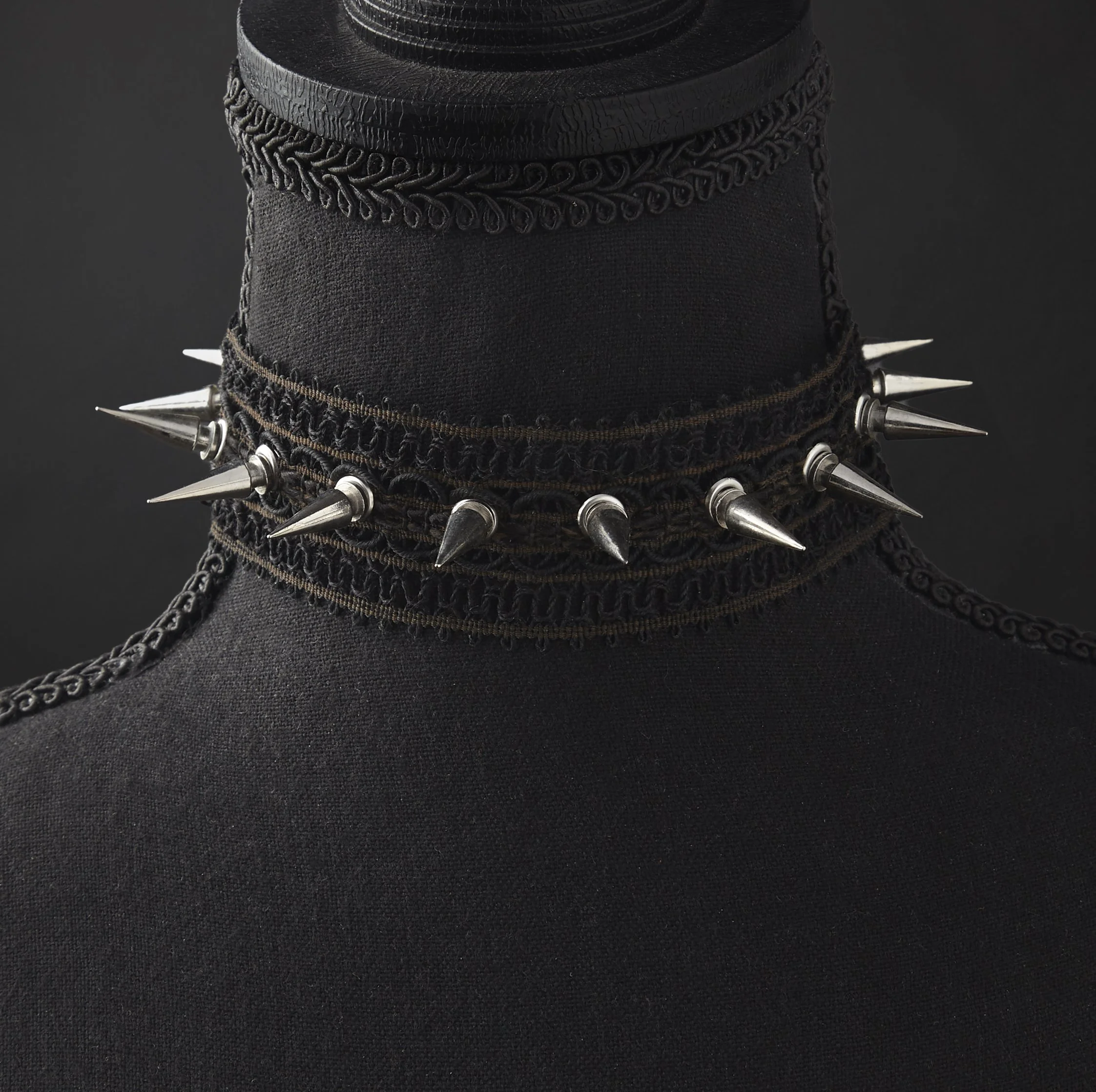 1/1 MOURNING LE SPIKE CHOKER