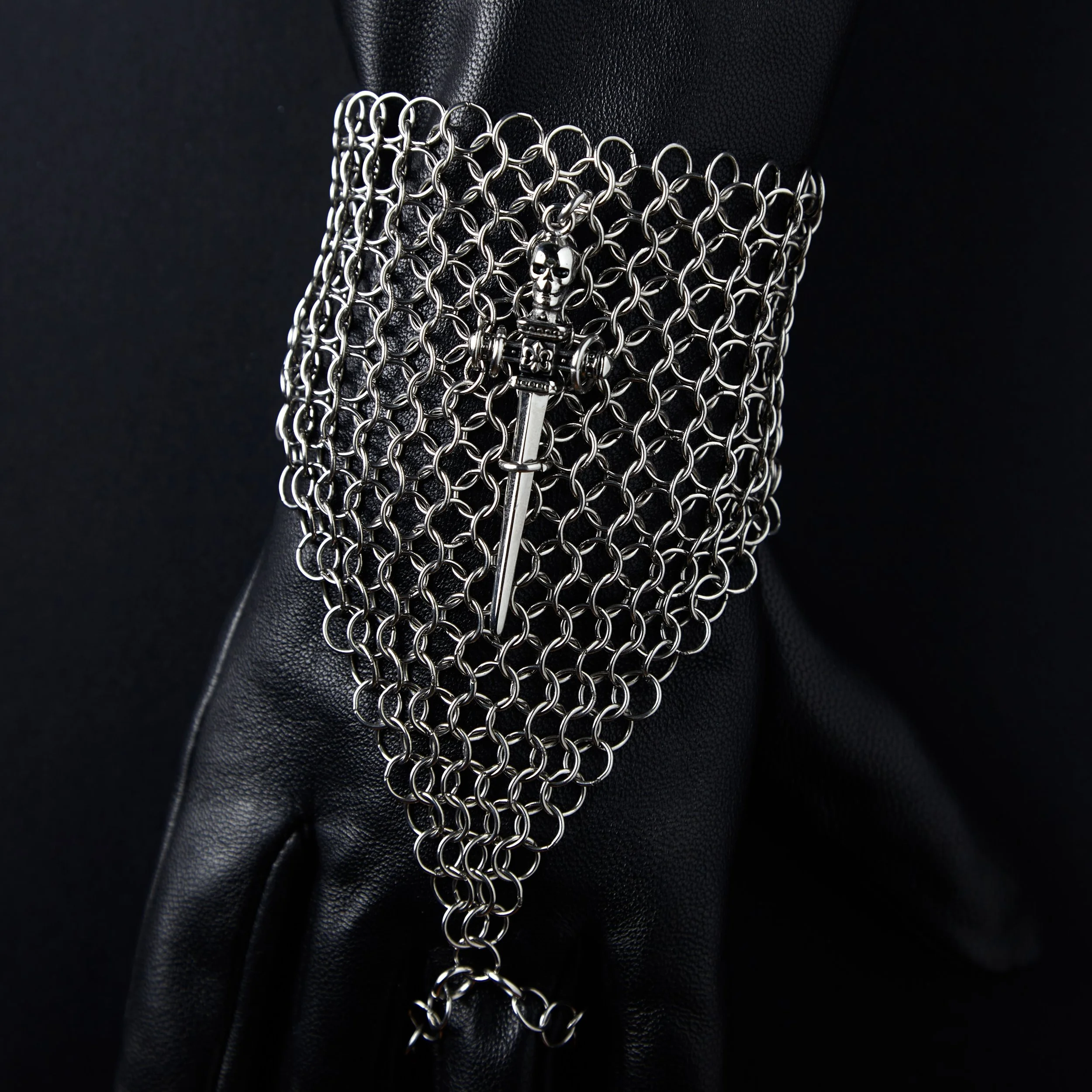 Dulce Handcuff Chainmail 2.jpg