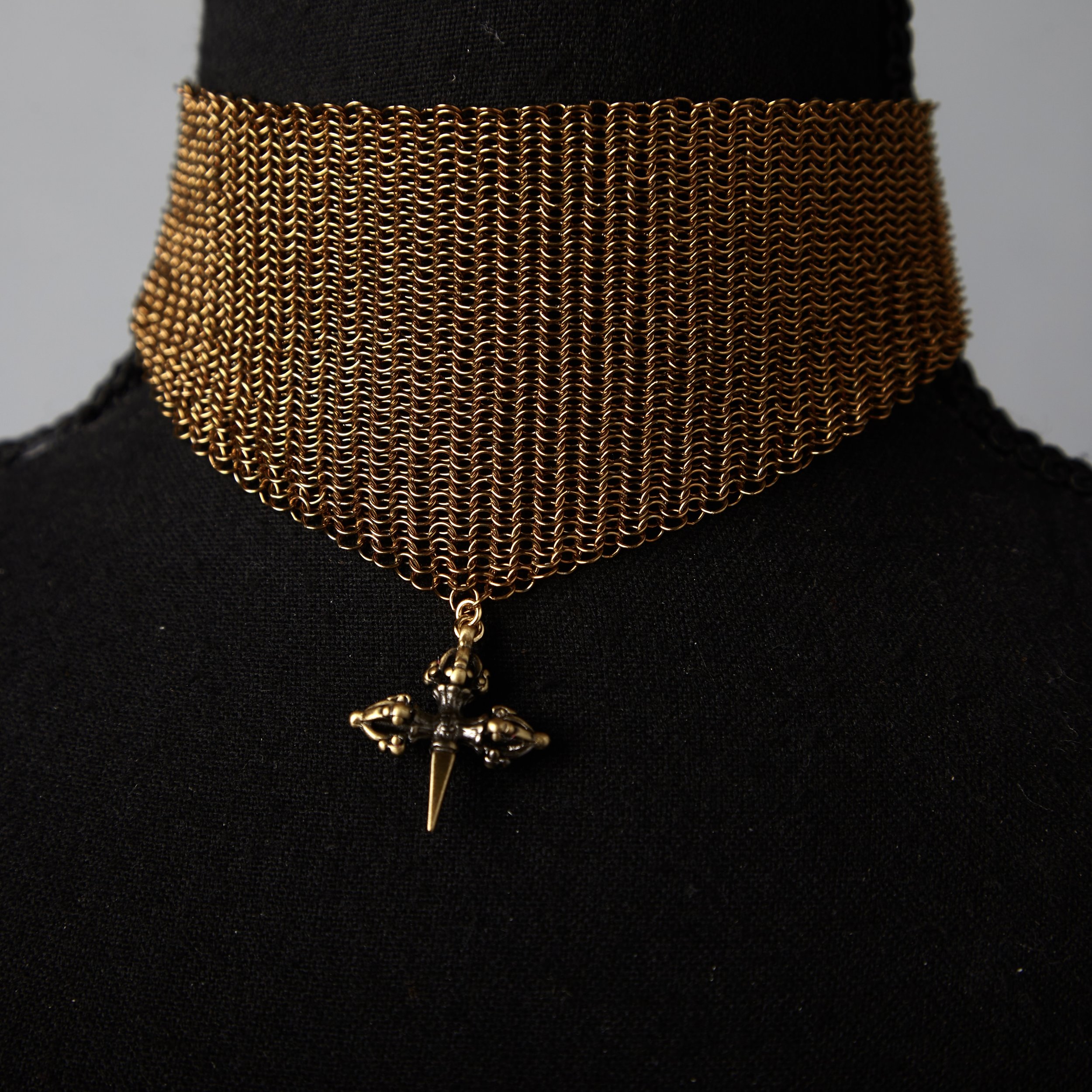 Elder Choker chainmail gold.jpg