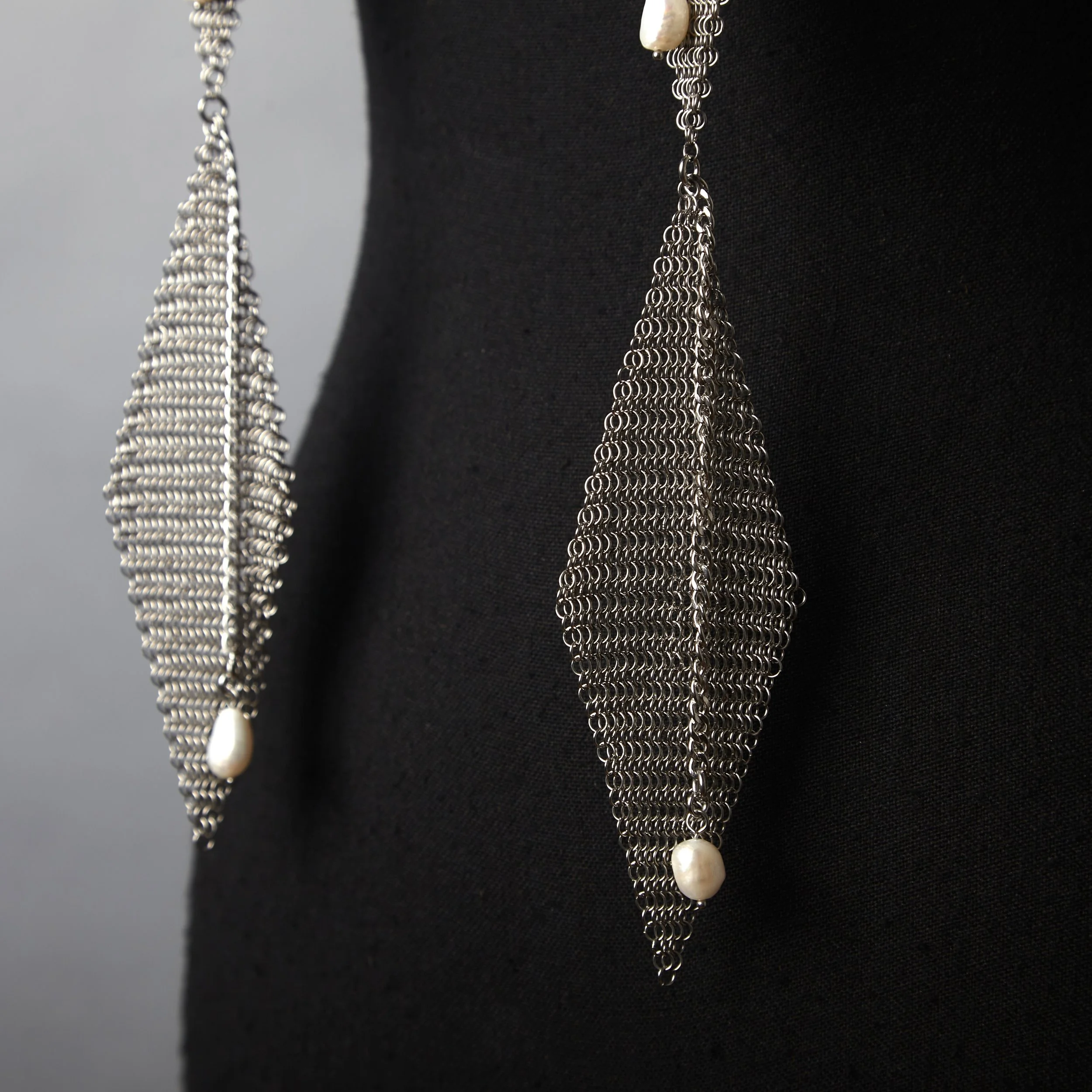 Holy Jester Pearl Chainmail Scarf ii.jpg