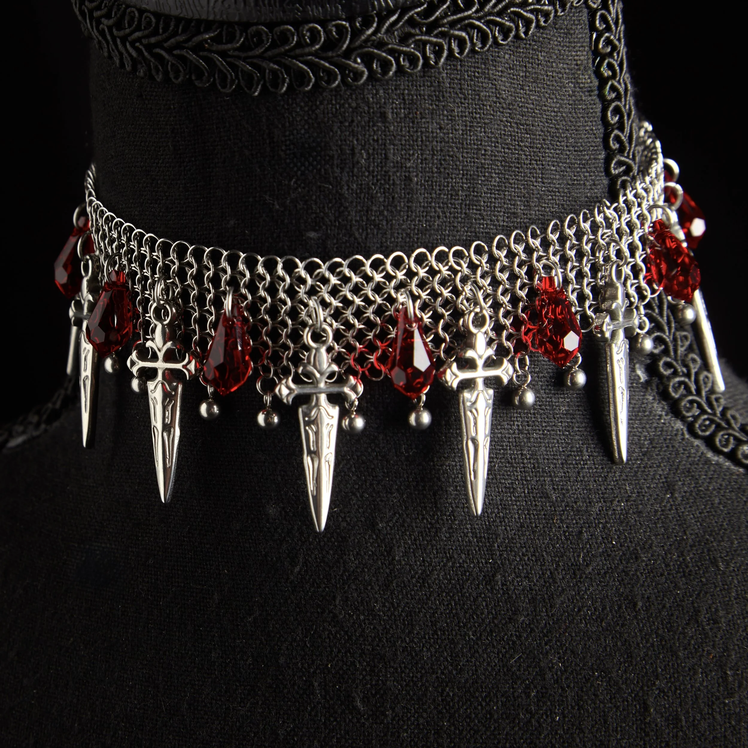 Sacrafice Choker Chainmail Dagger.jpg