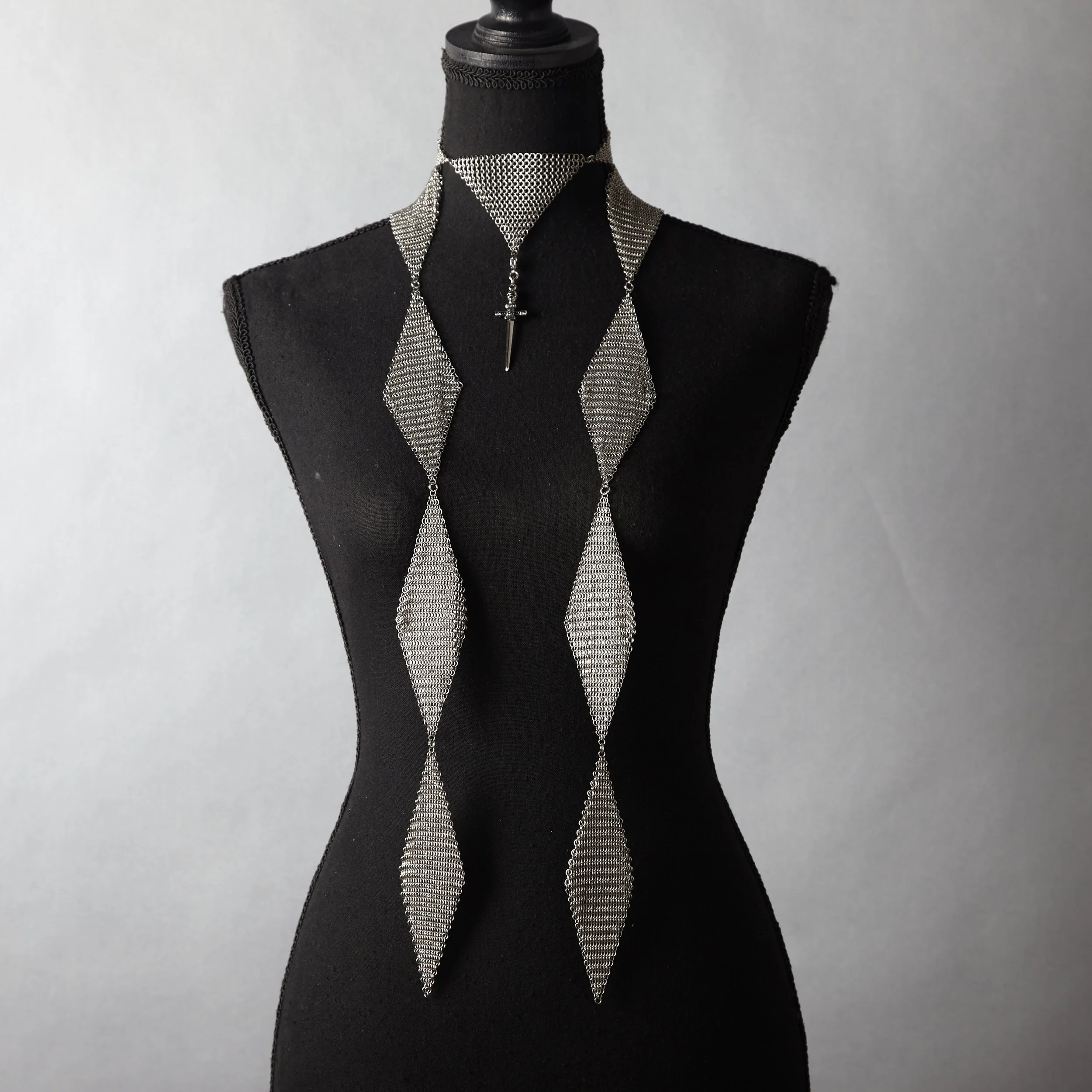 Holy Jester Scarf Chainmail 3.jpg