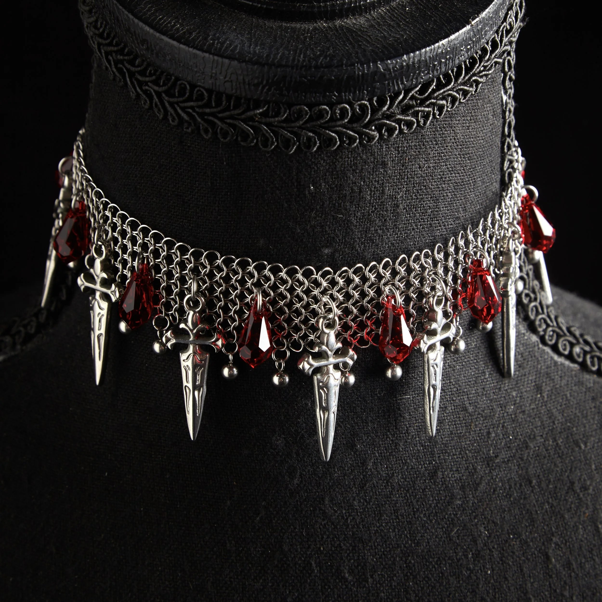 Sacrafice Choker Chainmail.jpg