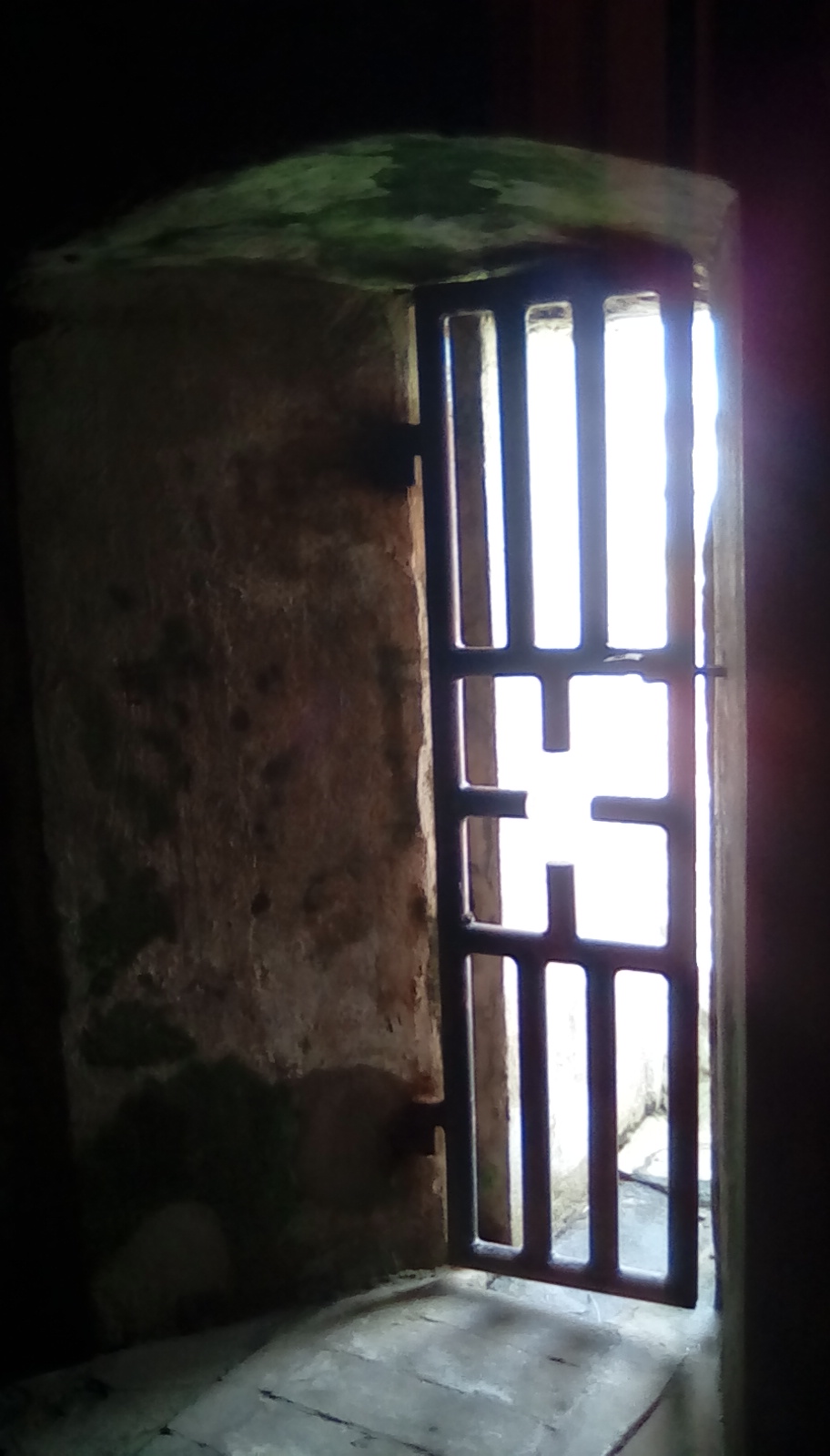 Elmina Slave Castle - cell gate.jpg