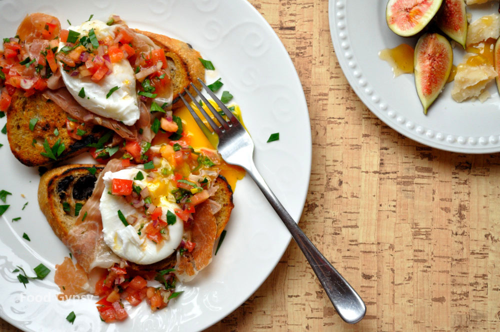 Breakfast-in-Tuscany-Italian-Poached-Eggs-Food-Gypsy.jpg