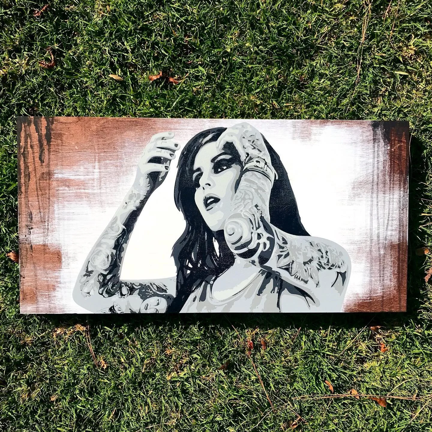 🦇Kat Von D🦇 I&rsquo;ve always been impressed and inspired by her aesthetics and attention to detail. I painted my favorite portrait of Kat in greyscale tones on a professional wood panel with only the best @montana_colors 🖤 not a commission so it&