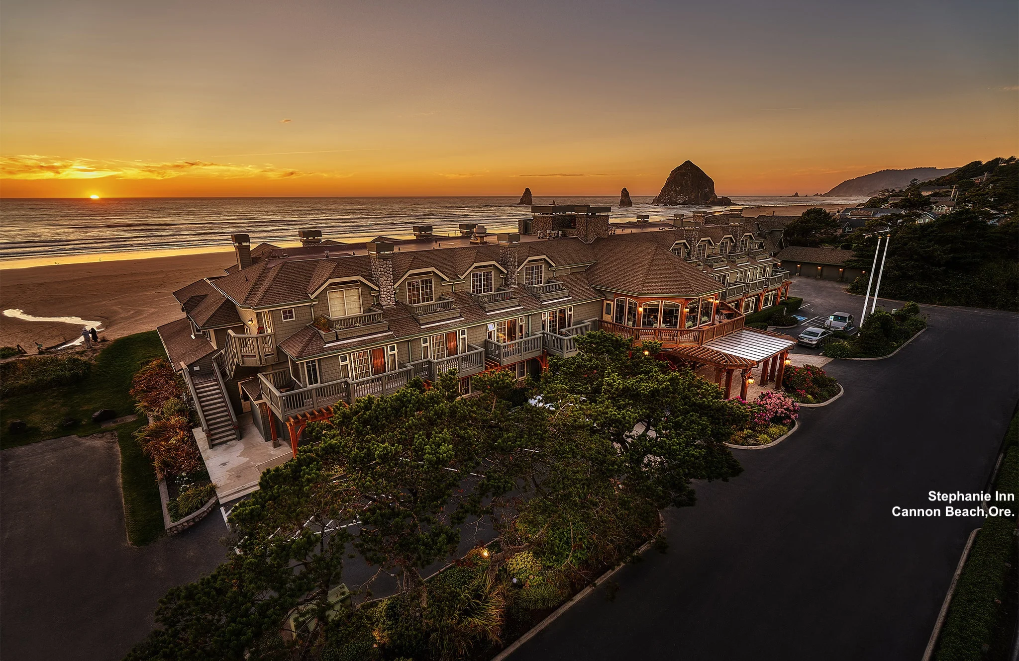 Stephanie-Inn-Sunset-Exterior.jpg