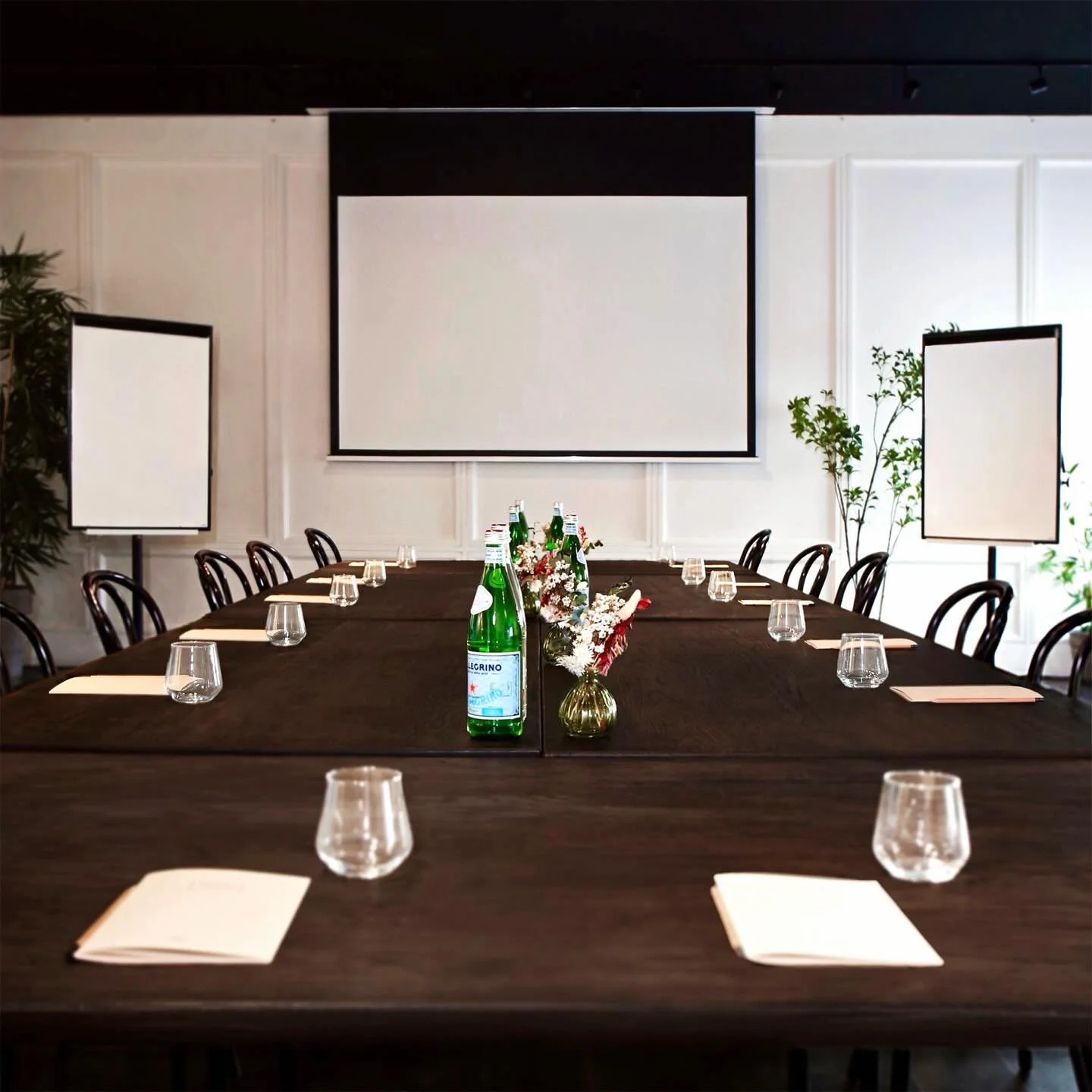 HH EVENTS // From meetings and away days to product launches and team gatherings, our Oak Room and Parlour spaces provide an inspirational setting.
With warm hospitality and seamless service, let us take care of the details so you can focus on what m