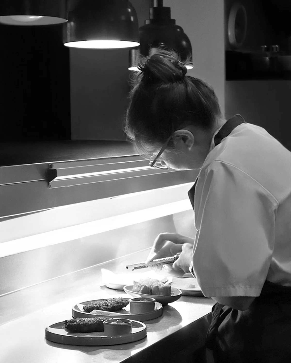 OLIVETO MID-SERVICE // Where detail, teamwork, and timing all come together. From the first prep to the final pass, our kitchen team is in sync. We take pride in the details, ensuring every plate leaving the pass is extraordinary. 🔪✨ Reserve a table