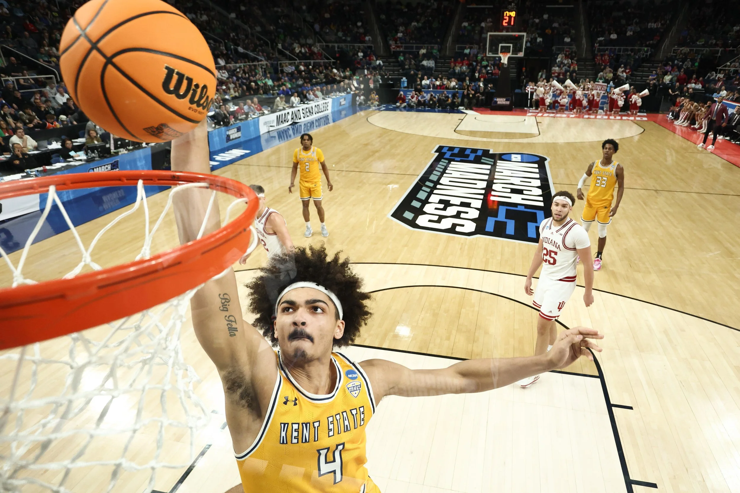  ALBANY, NY - MARCH 17: Chris Payton #4 of the Kent State Golden Flashes dunks the ball against the Indiana Hoosiers during the second half during the first round of the 2023 NCAA Men's Basketball Tournament held at MVP Arena on March 17, 2023 in Alb