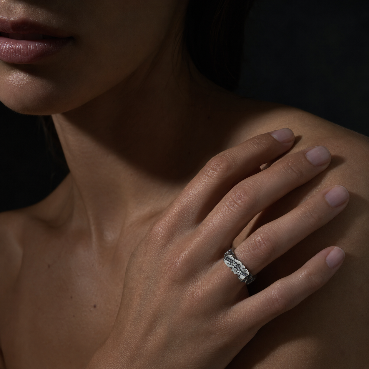 Fault_Line_Silver_Diamond_Signet_Ring.png