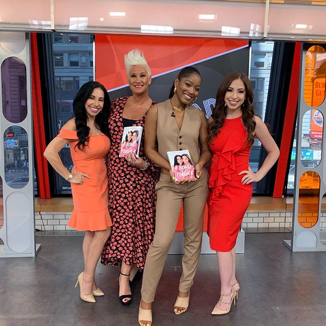 Had so much fun on @strahanandsara discussing our book, sMothered, and our mother/daughter relationship! Thanks GMA for having us!! Loved hanging out with the beautiful @keke and @chefanneburrell