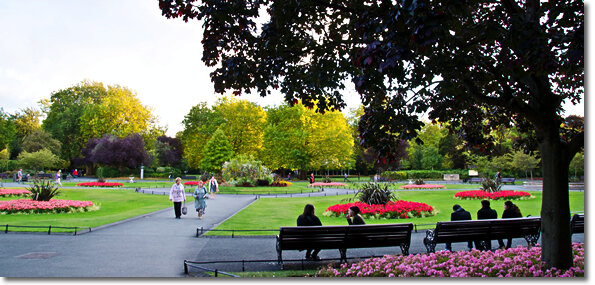  Have a picnic lunch and relax on St. Stephens green 