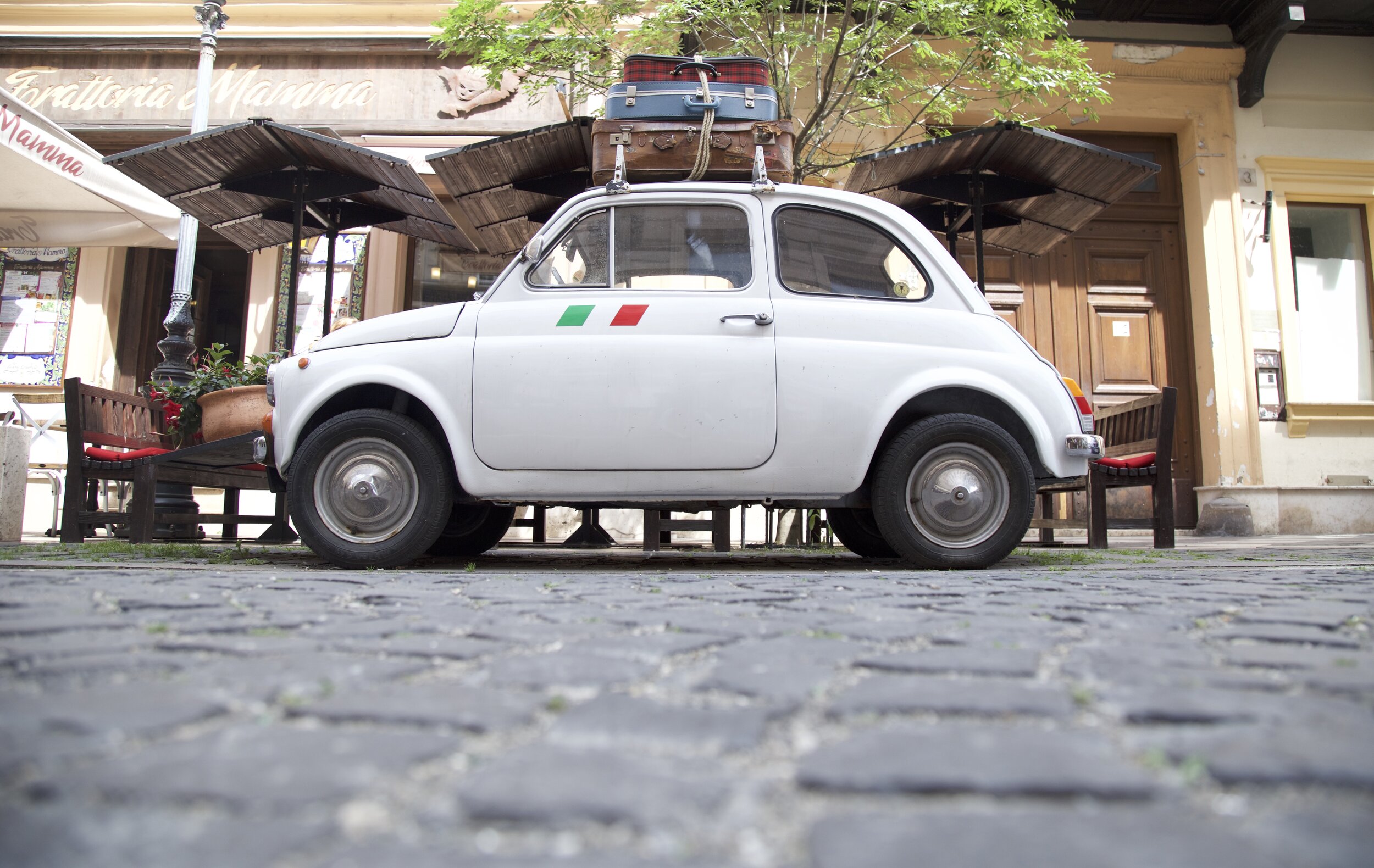  Take a guided tour of the city in a vintage Fiat, the most famous Italian car 