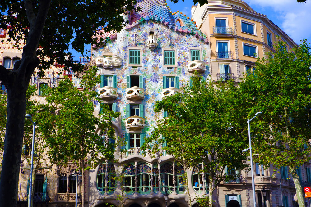 Another magical Gaudí building, Casa Batlló. The roof is said to represent the patron saint of Catalonia, Saint George, and the legendary slaying the dragon 