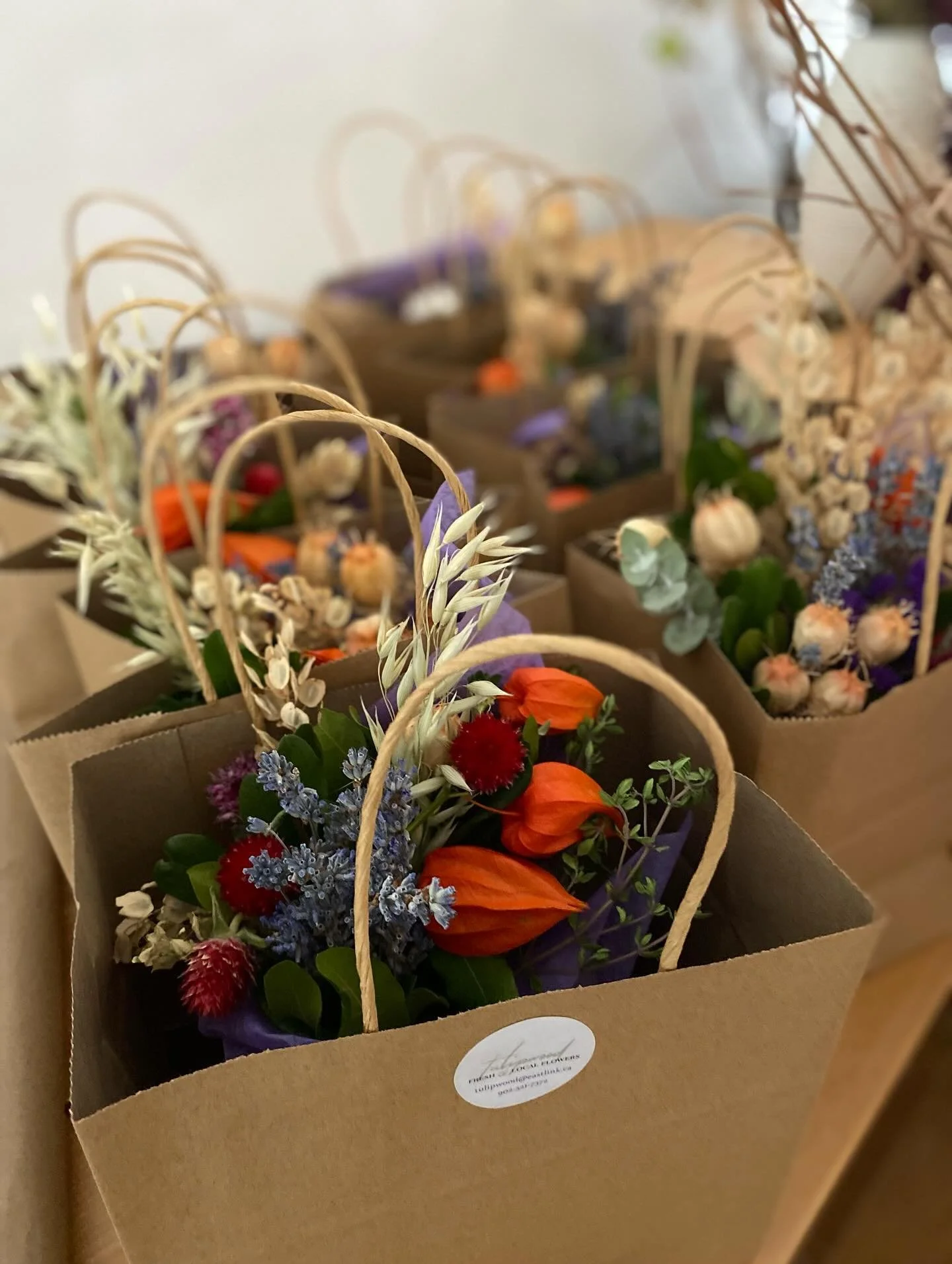 We are working on winterizing the garden: cleaning up the annual beds, cutting down the perennials and since it is still pretty warm we are waiting for our spring bulb planting. 

We are getting ready for our Thanksgiving decors. You will find differ