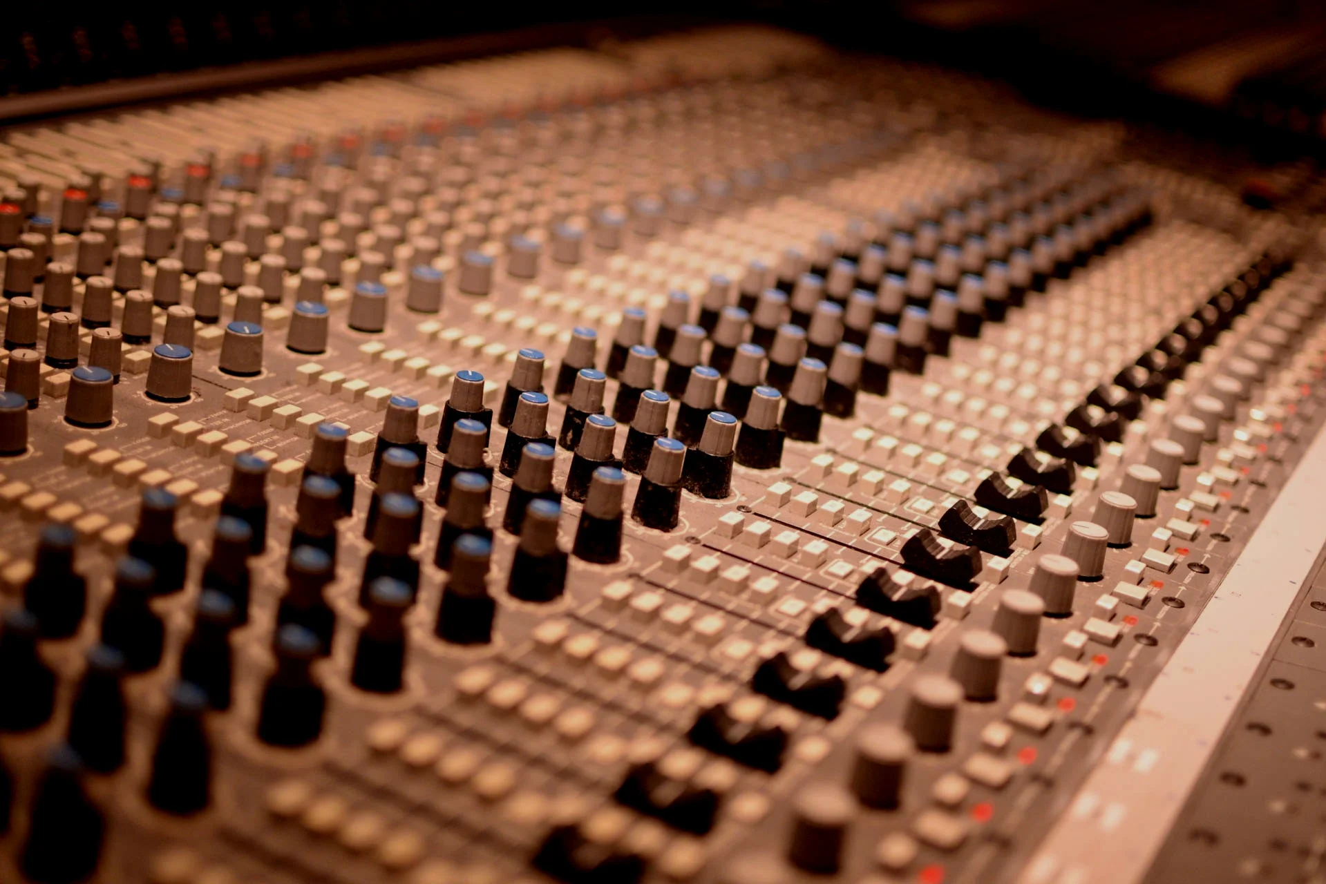 amplifier-analogue-audio-164907.jpg