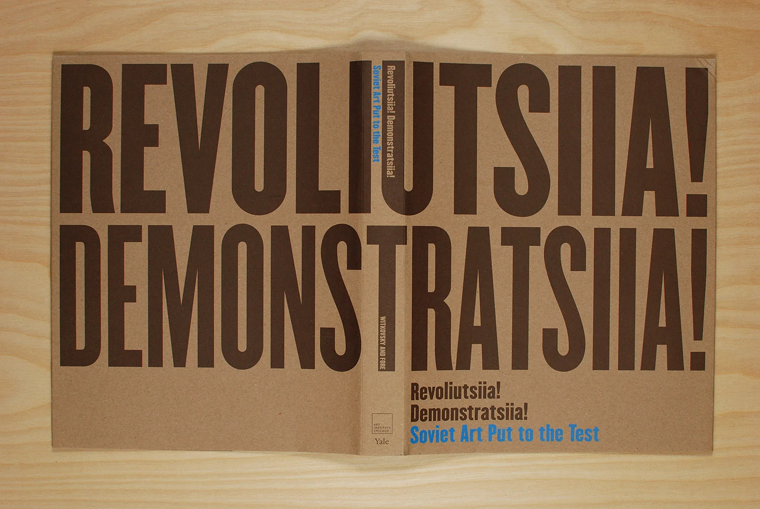 Revoliutsiia! Demonstratsiia! Soviet Art Put to the Test — Fold