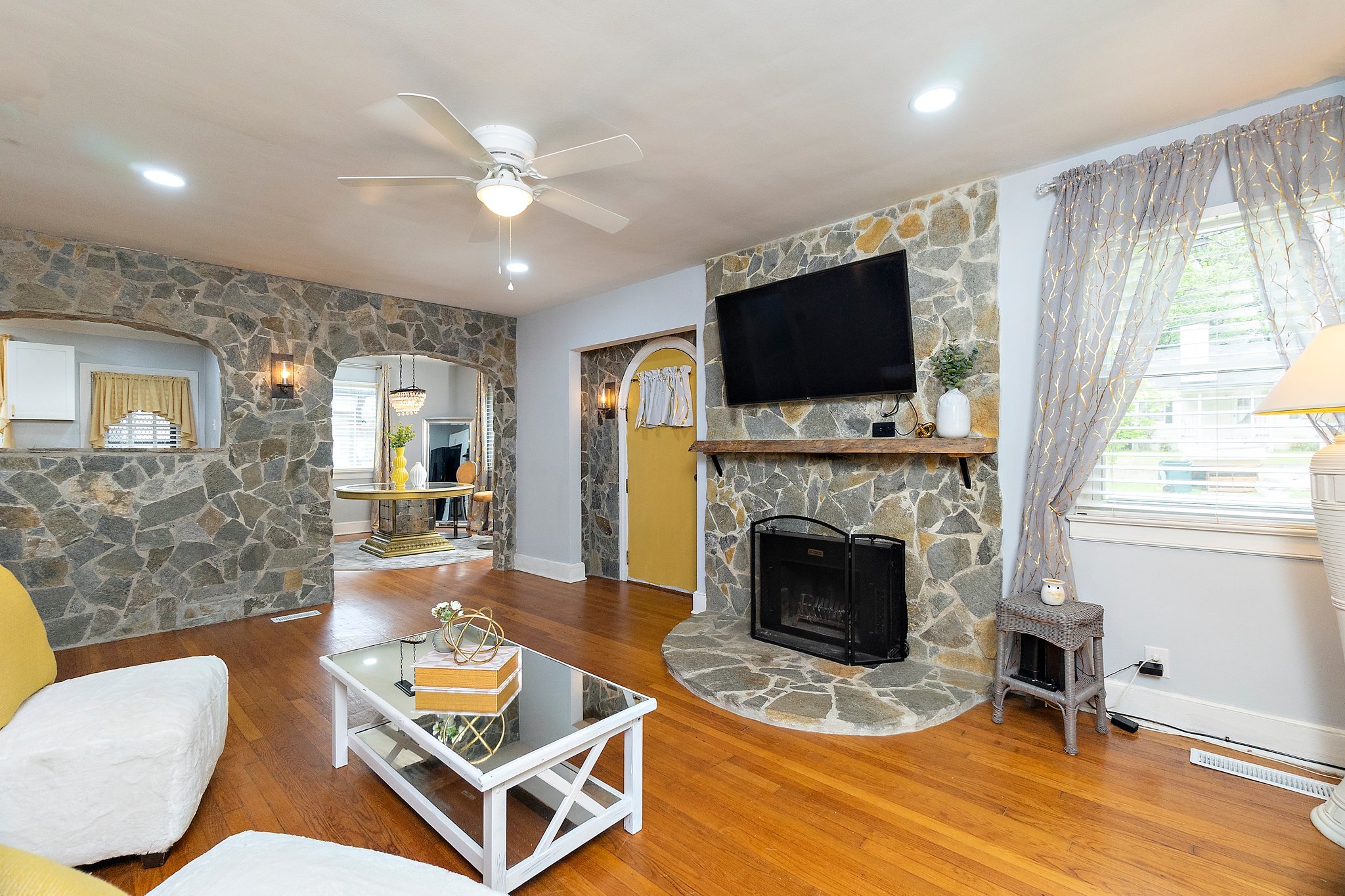 7-web-or-mls-106 E Club Blvd-11.jpg
