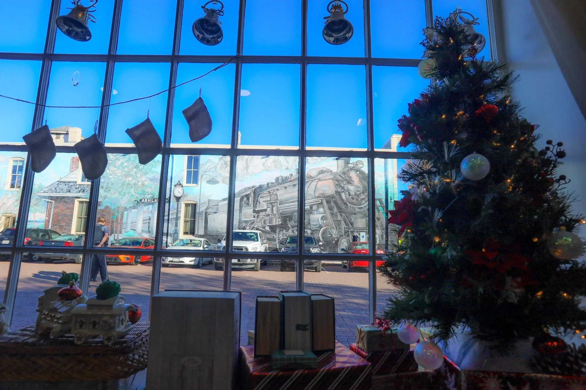 Edward Jones_Ribbon Cutting_2025-08.jpg