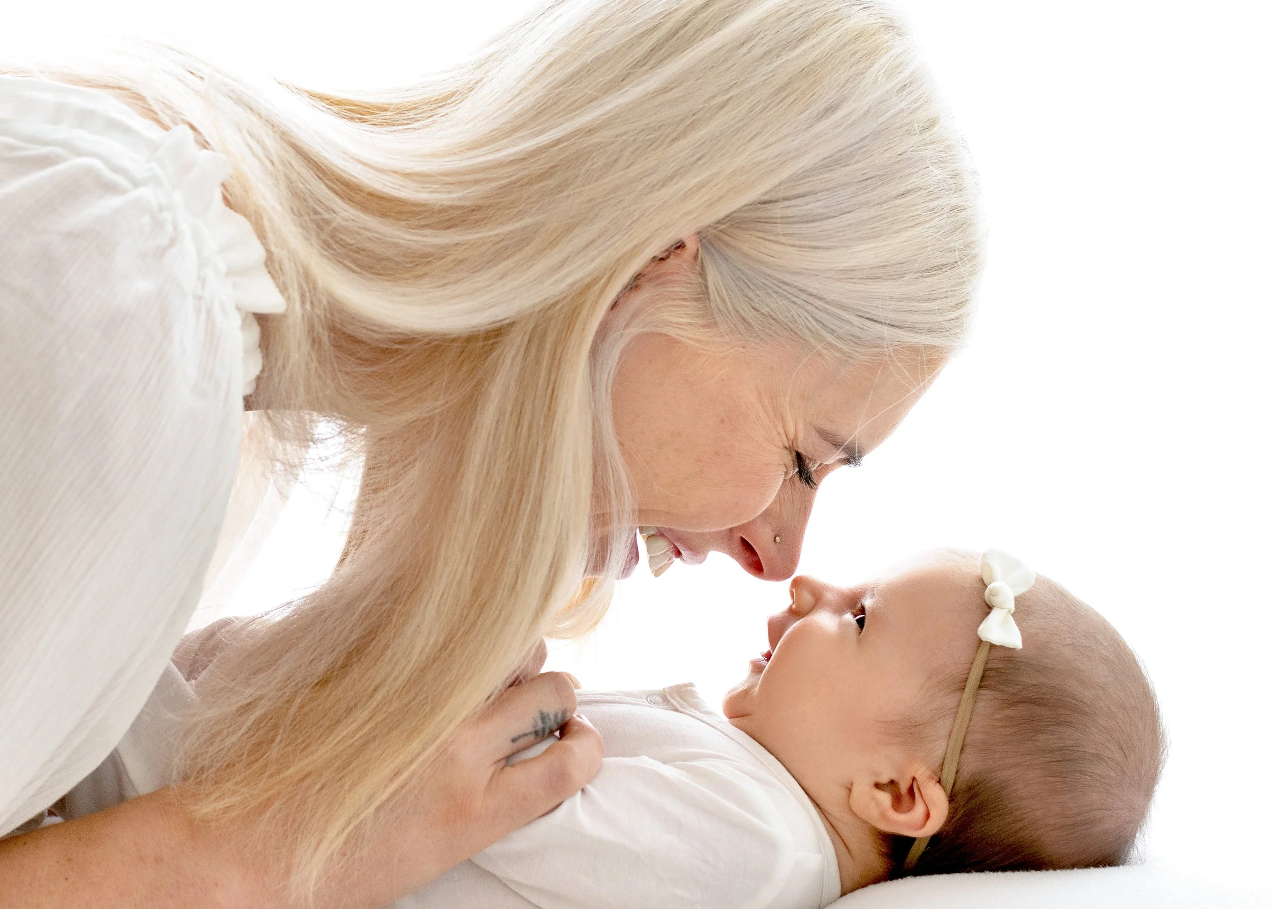 Older (and awake) Newborn Posing and Flow PDF by CHP