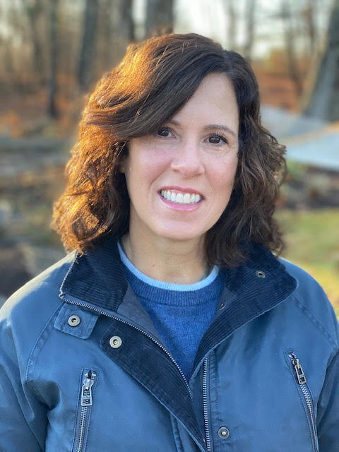 Leslie Eaton Headshot.jpg