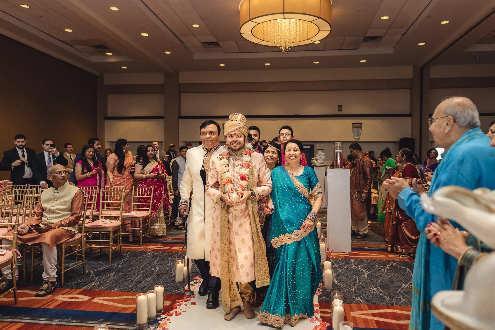 Ushma+Pankil Wedding Facebook-77.jpg