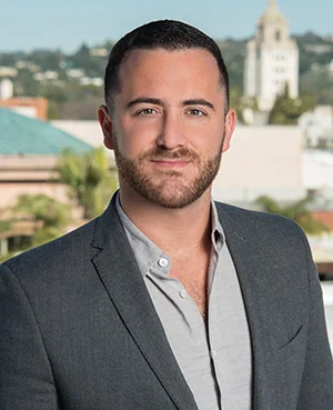 Headshot 2019 Facetune_matthewperrye.jpg