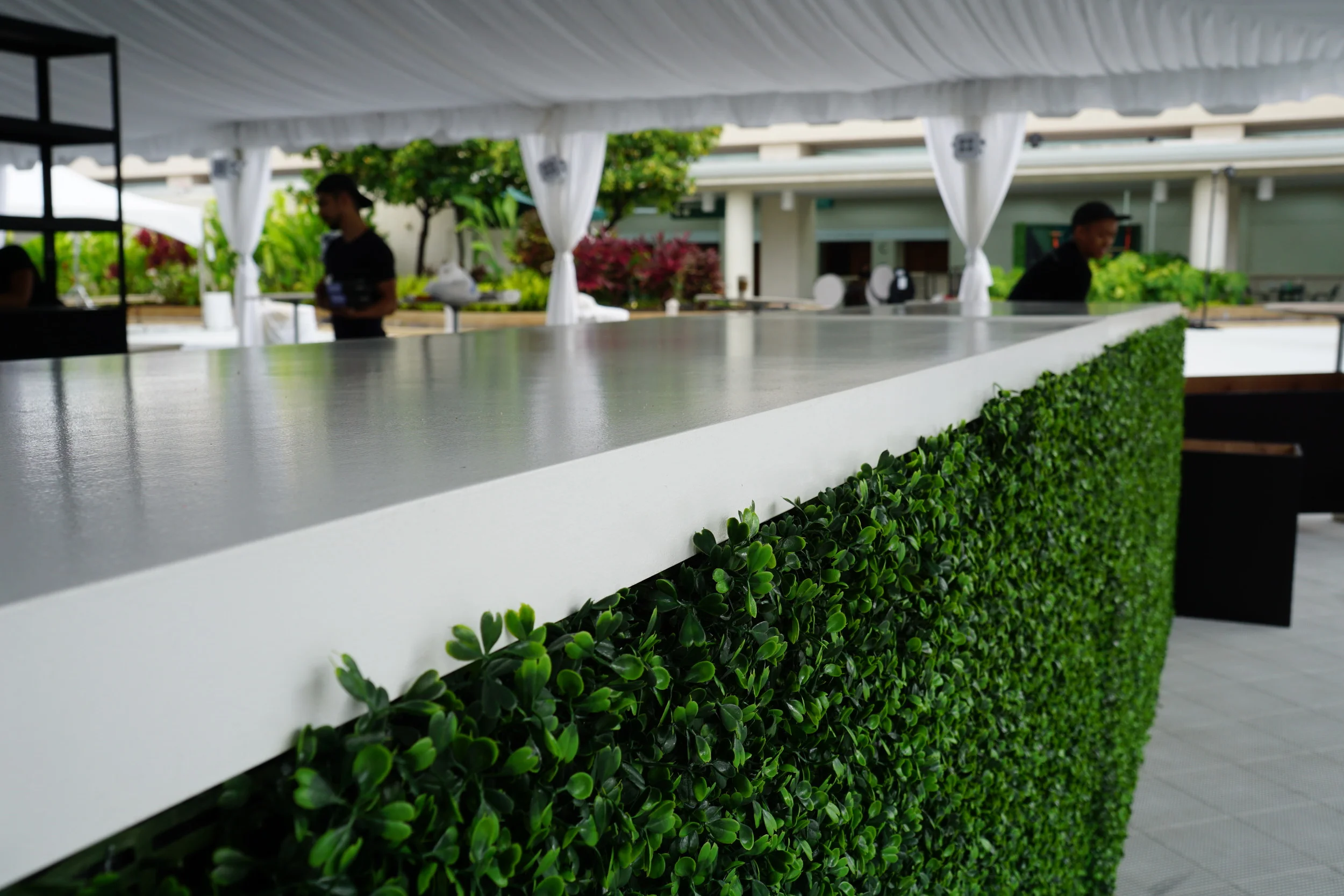 2 Boxwood Bar sections shown.