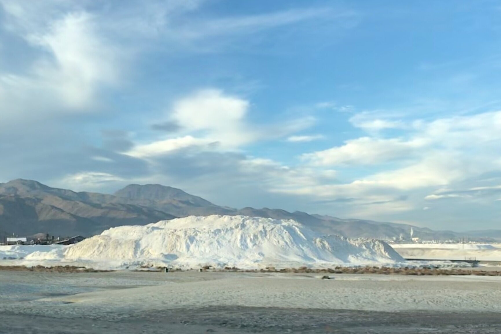 A pile of Borax on the road to Death Valley 