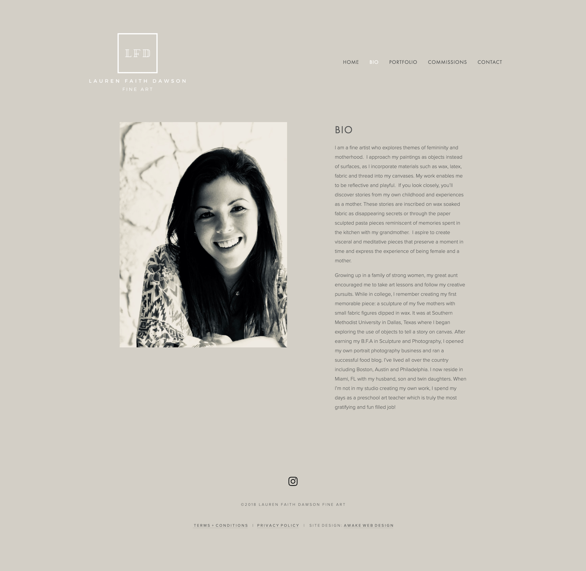 Modern Squarespace website design for Fine Artist, Lauren Faith Dawson. © 2019 Awake Website Design.