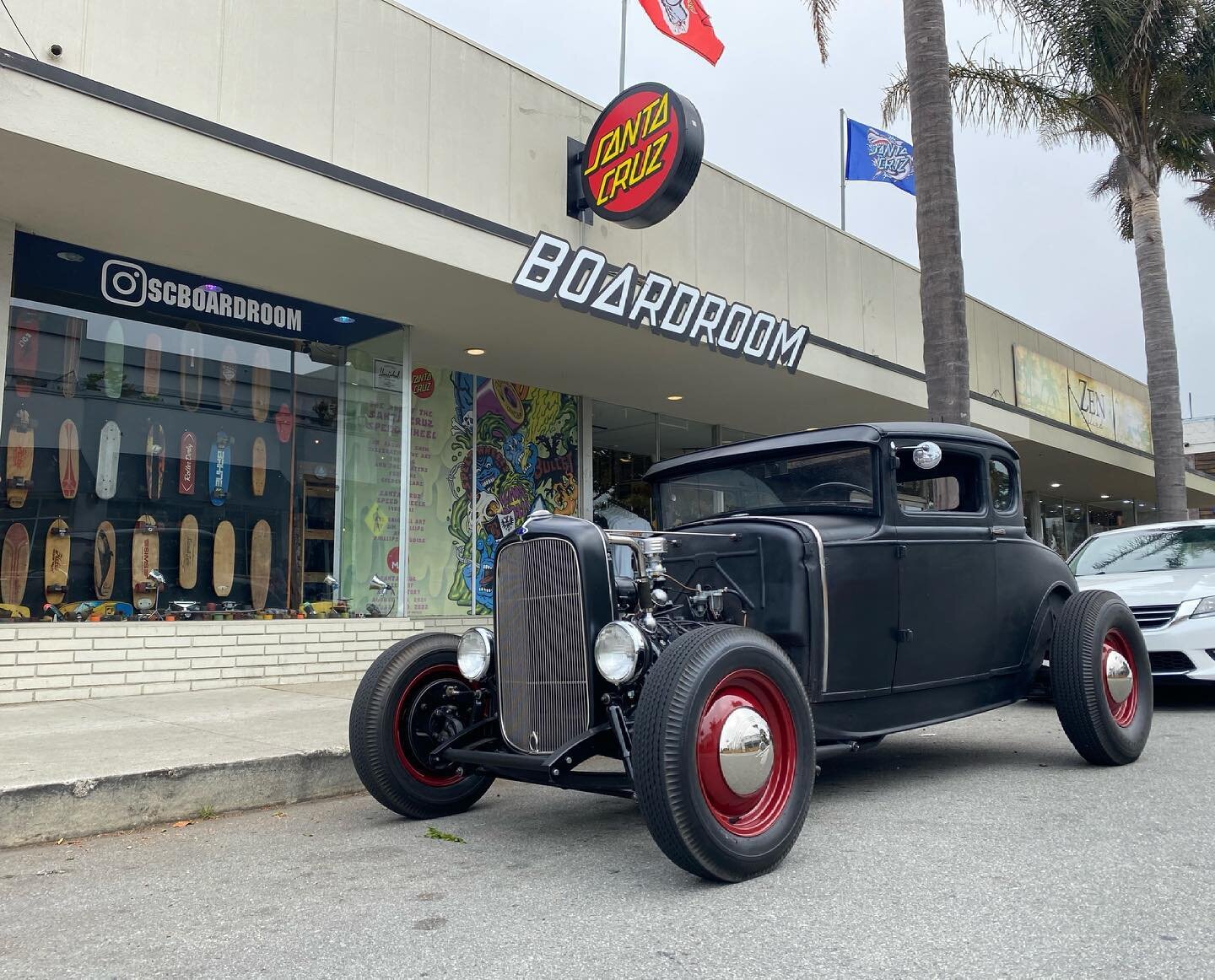 Today&rsquo;s &ldquo;What&rsquo;s Parked Out Front?&rdquo; This all steel Ford is a great ride during a holiday weekend 🇺🇸