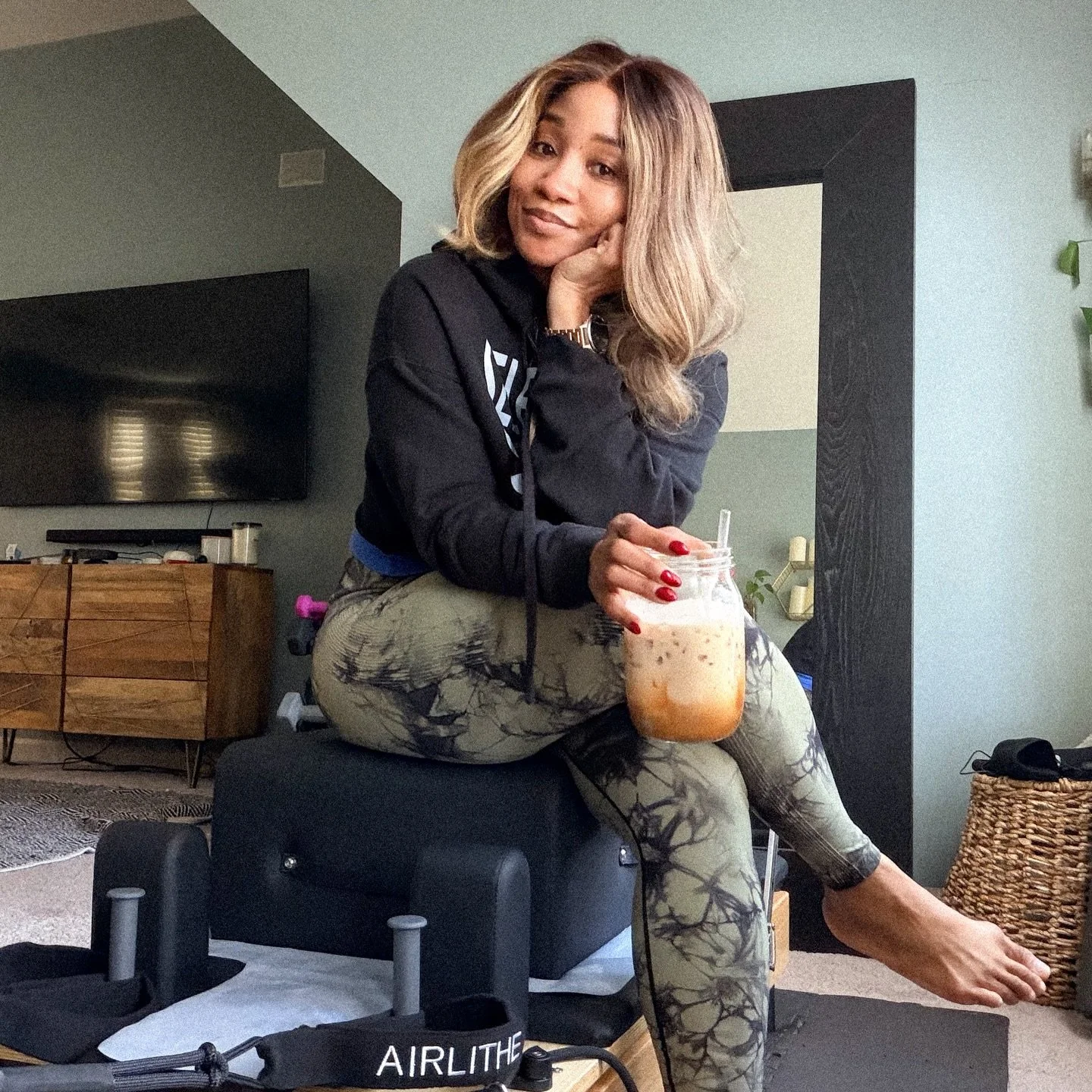 ✨Heading into 45 with the things that make my life pop. ✨

#3&ndash;5:
Skincare.
Movement.
Espresso.

#LifeThatPops #PrettyPopDesign