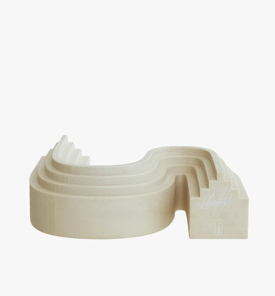curve white.01.jpg