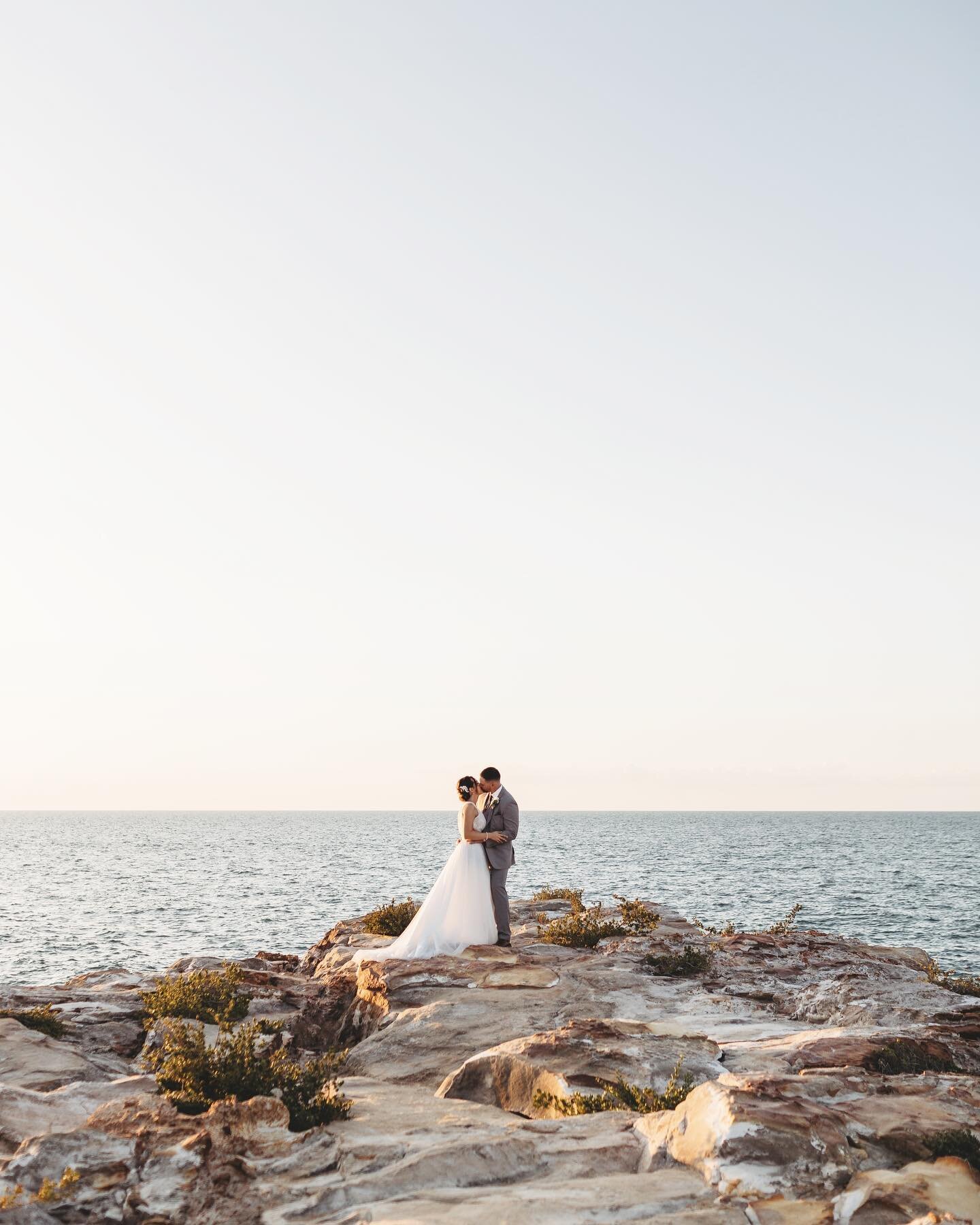 Yasmine + Mikeh 🤍

Dream team @hmjphotography &amp; @beach_st_photography 
#darwinwedding #darwinweddingphotographer #darwinweddingphotography #nightcliff #nightcliffforeshore #goldcoastwedding #goldcoastphotographer #goldcoastweddingphotographer #t