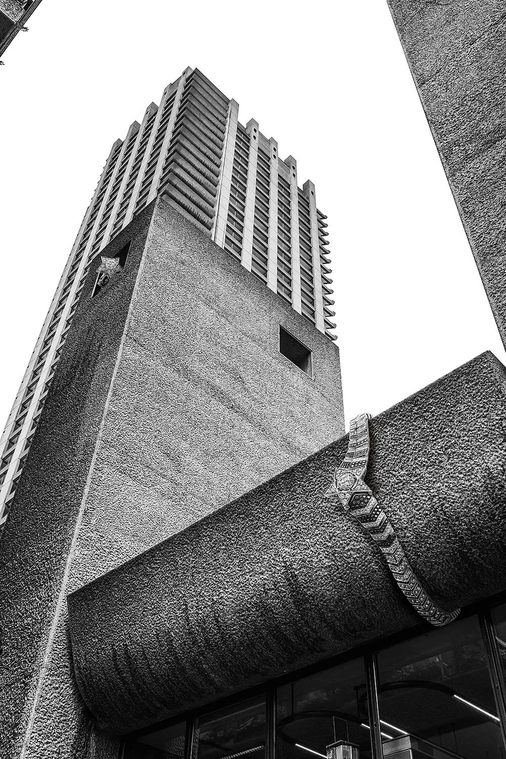 christurner-Schon-Brutalist-Chanel-jewellery.jpg.jpg