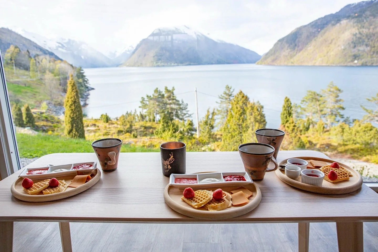 Vaffels&oslash;ndag!

Ta s&oslash;ndagsturen enten til Kl&oslash;yvd eller p&aring; Arborertet og legg inn ein velfortjent stopp hj&aring; oss s&oslash;ndag 8 mars mellom kl 13-17🧇

Vi stiller med vafler - s&oslash;tt og salt tilbeh&oslash;r😊 te, k