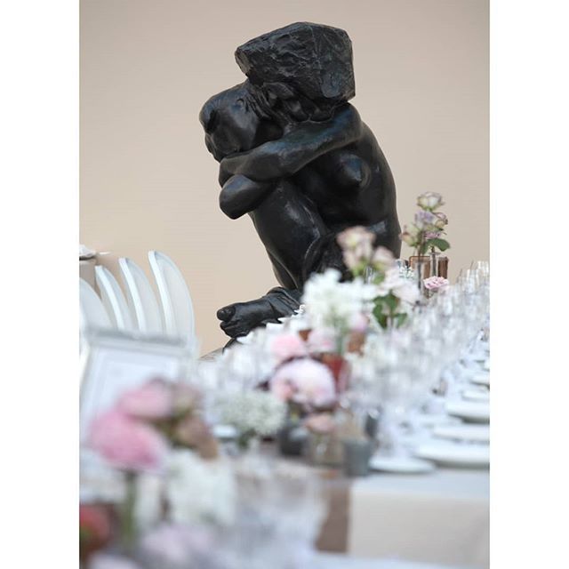 Sometimes incredible things happen like having to integrate a sculpture of Rodin in the tent of the wedding you organize. Just unique!
#luxuryweddingplanner 
#luxuryweddingdesigner 
#rodinsculpture
#weddingdetails 
@museerodinparis 
@cabrelliwedding 