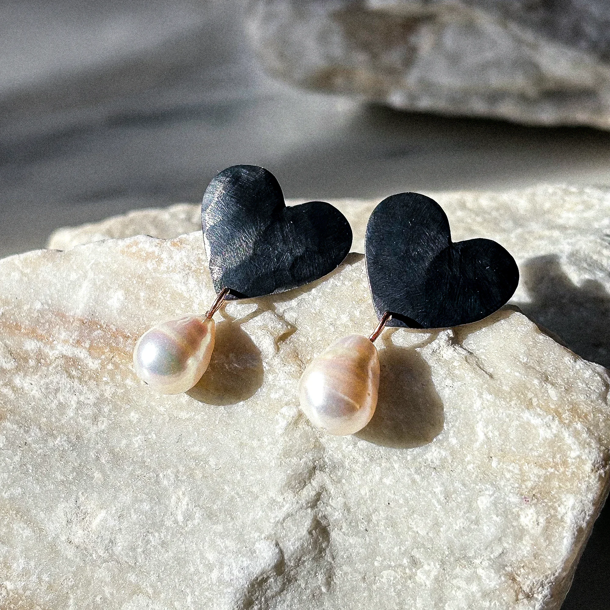 heinrich_ Ohrschmuck Pearl Love_image1.webp