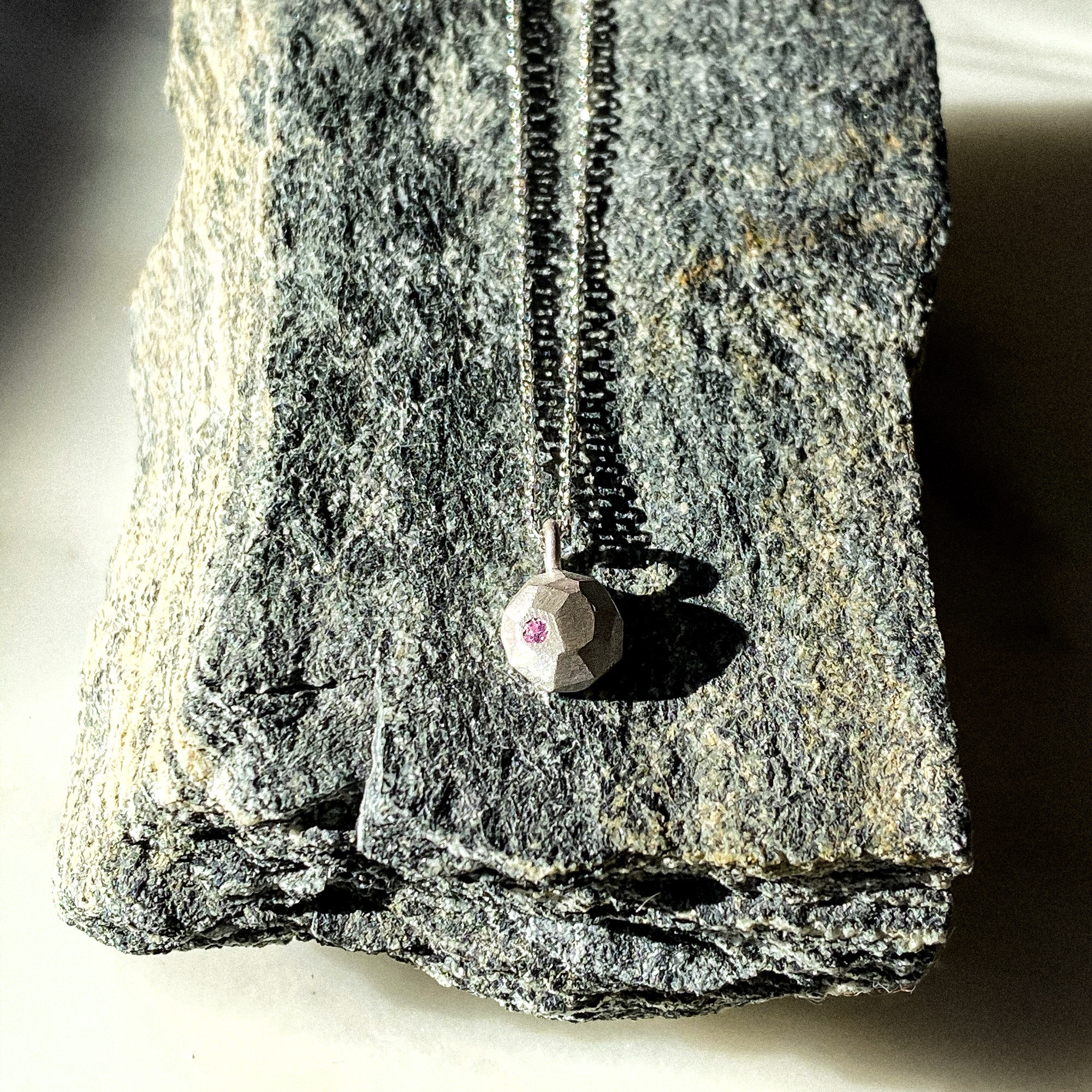 heinrich_ROCKS_kette_rose_IMG_2259.jpg