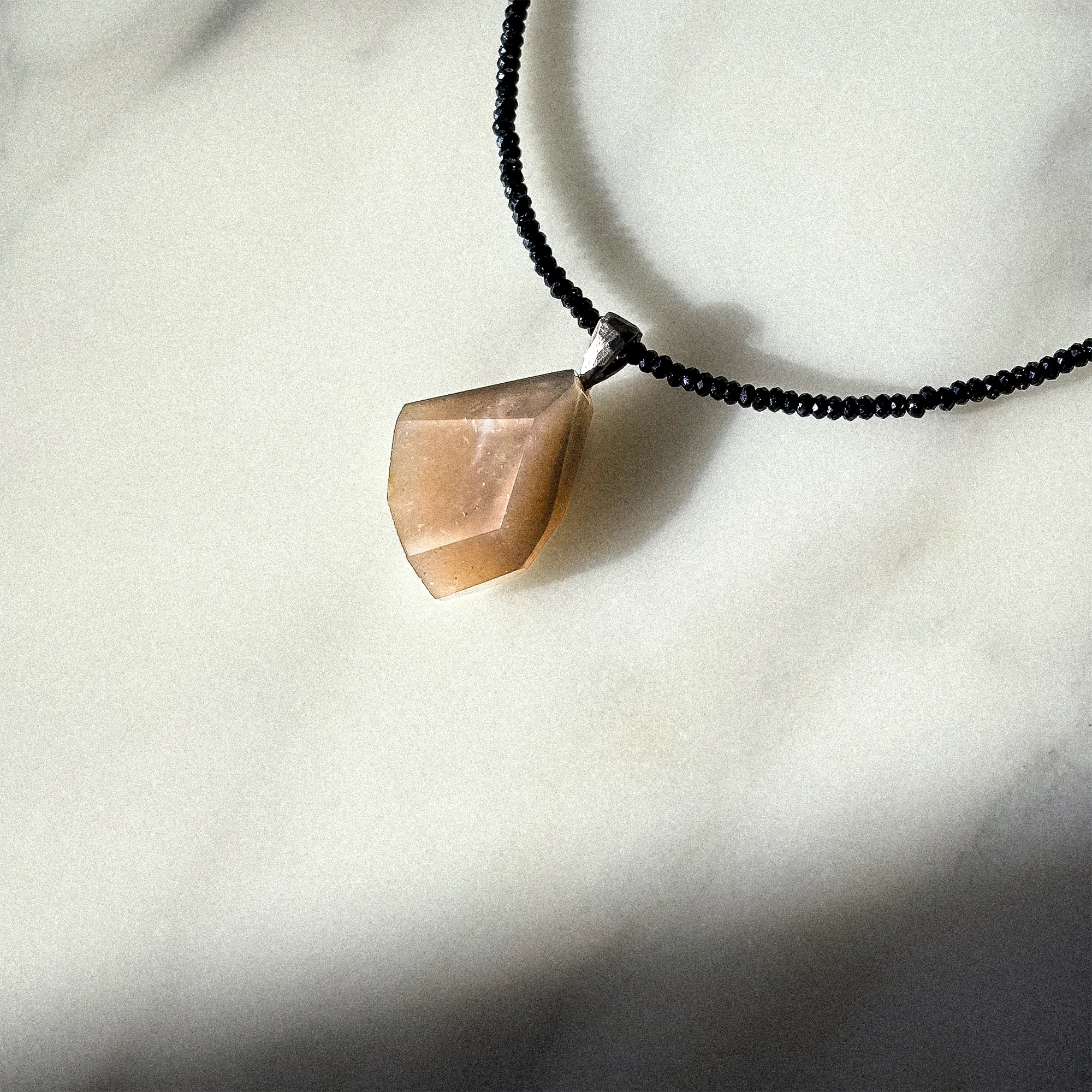 heinrich_ Kette Moonstone_image1.webp