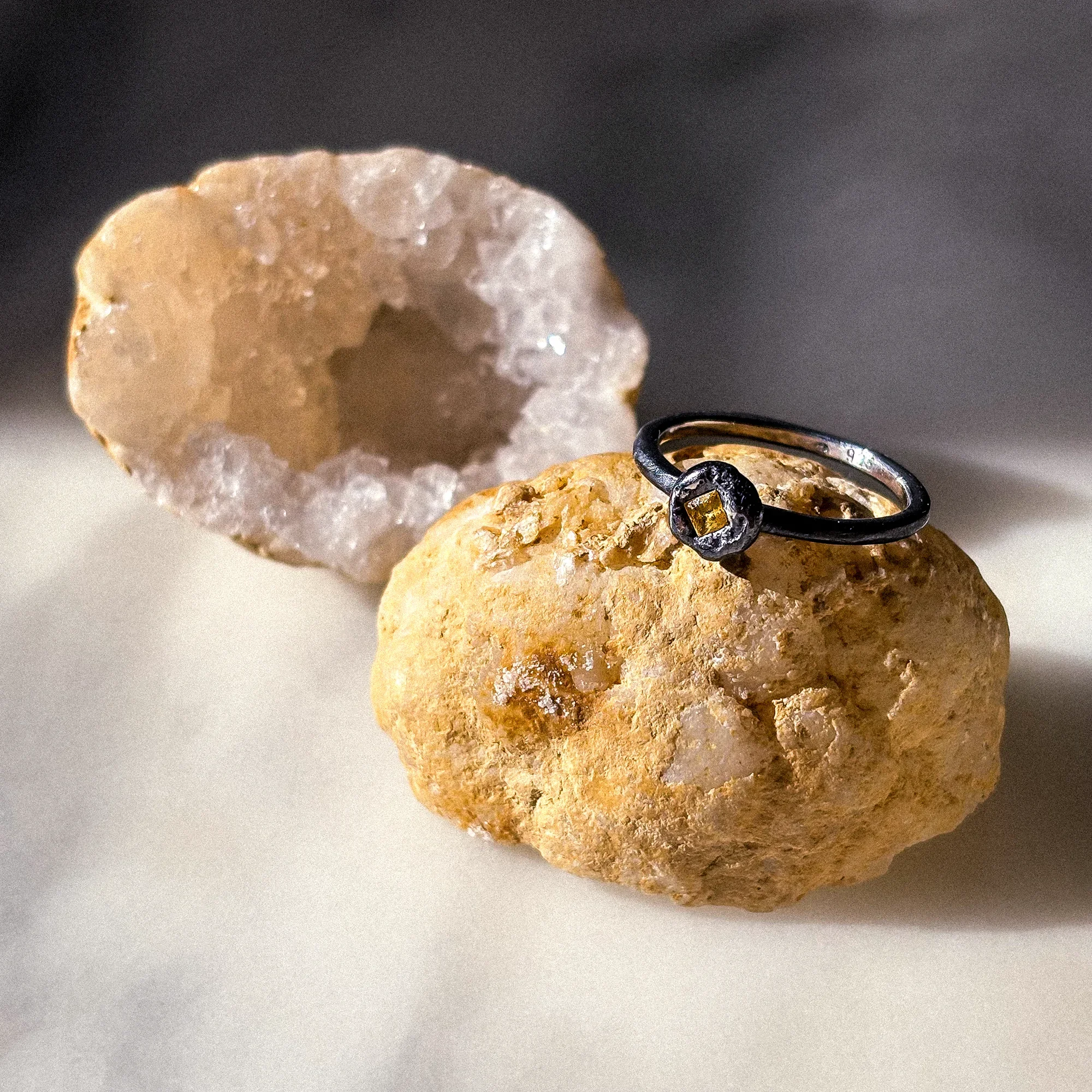 heinrich_Ring Flow Top + Yellow Sapphire_image2.webp