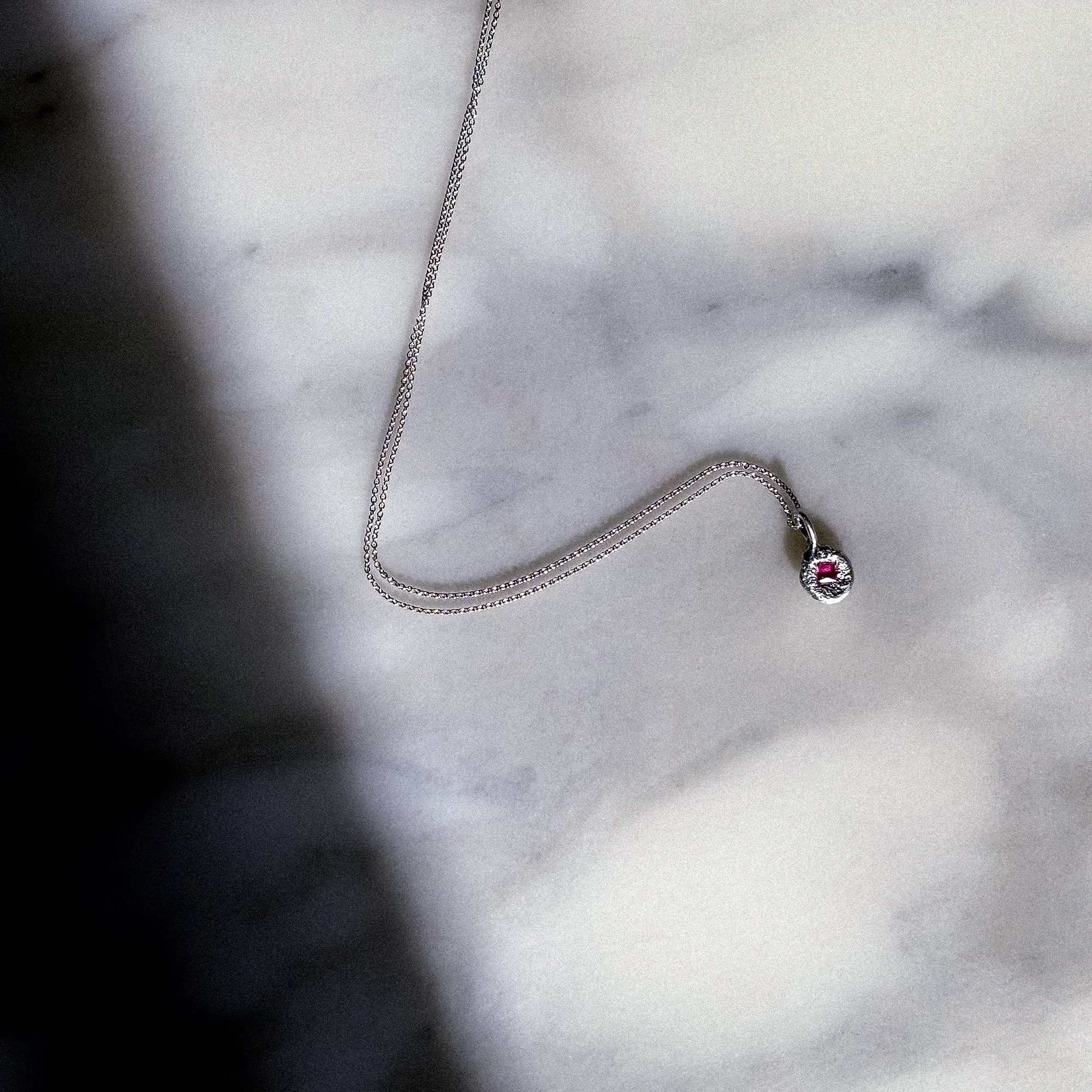 heinrich_Kette Pink Sapphire_image1.webp